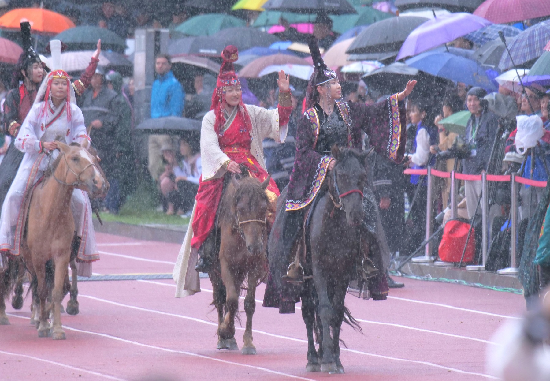 sfilata in costume nel Naadam