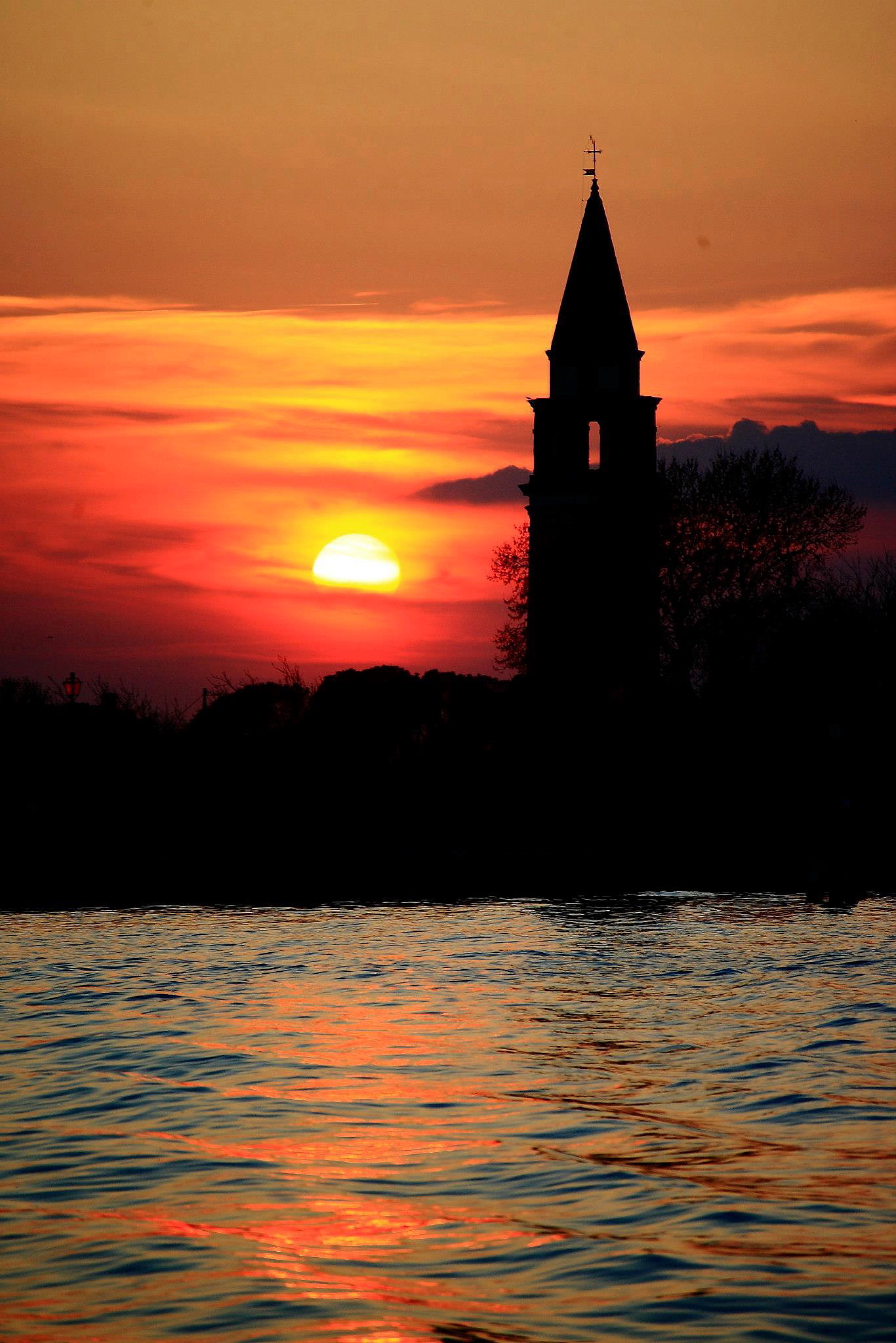 Tramonto su uno scorcio della laguna veneta