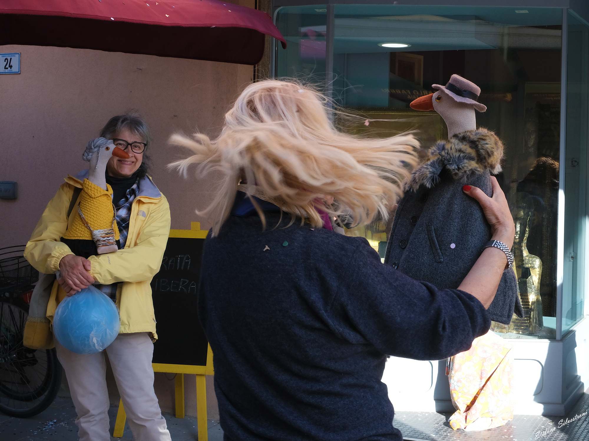 Quack! Hey blonde do you think the Carrà?