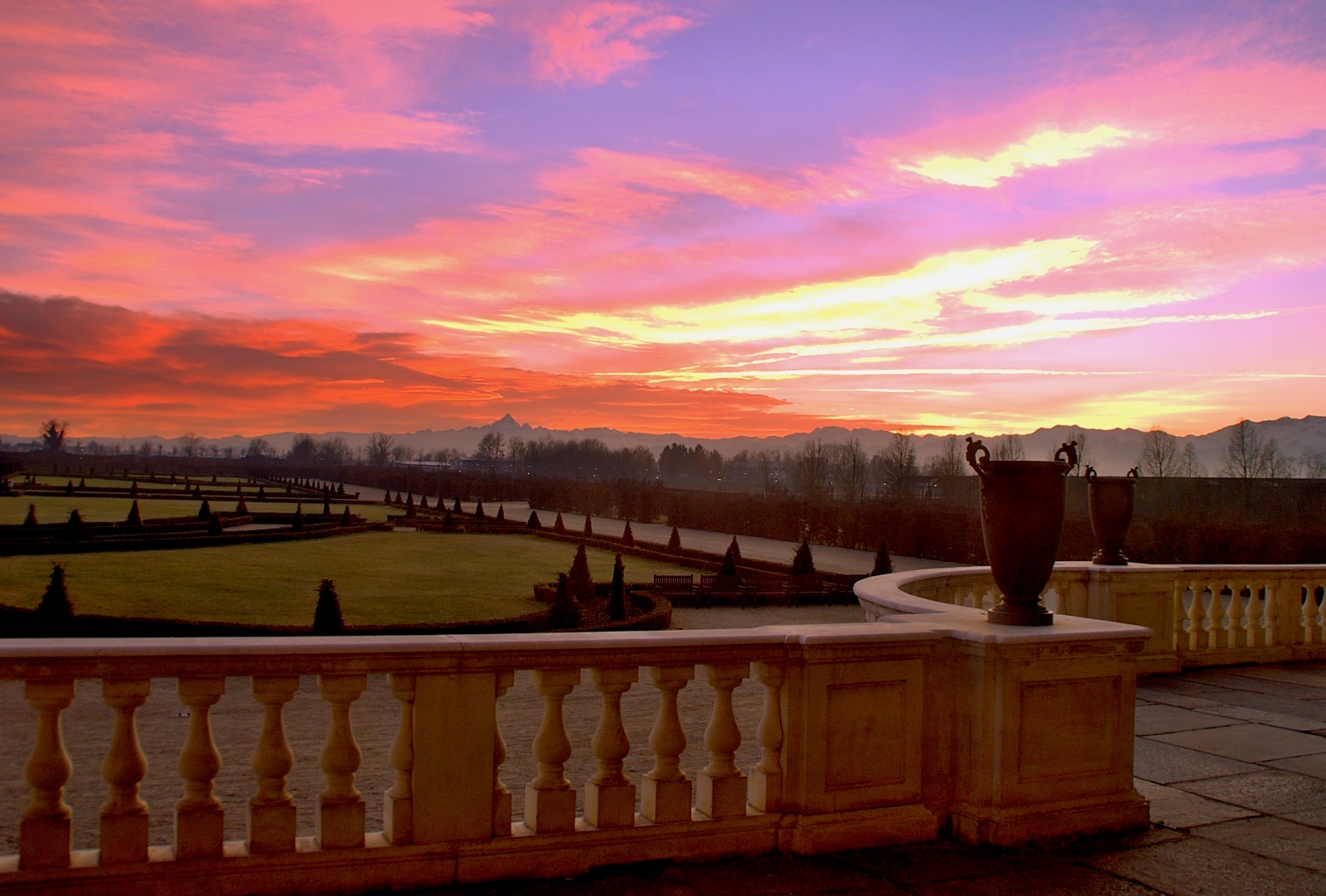 Tramonto sul Monviso dalla Reggia di Venaria