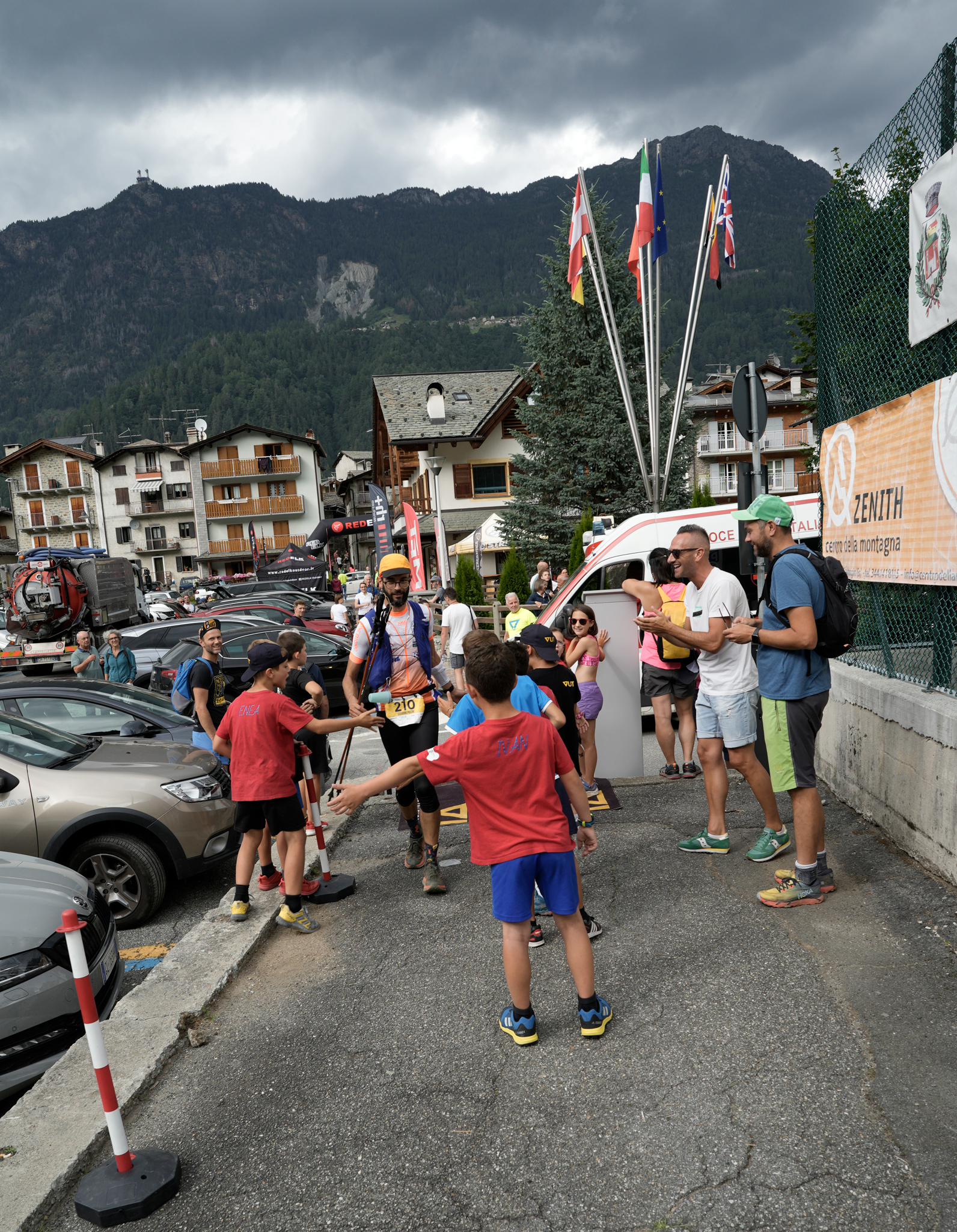 Welcome from the boys to the athletes of the Vut 2023