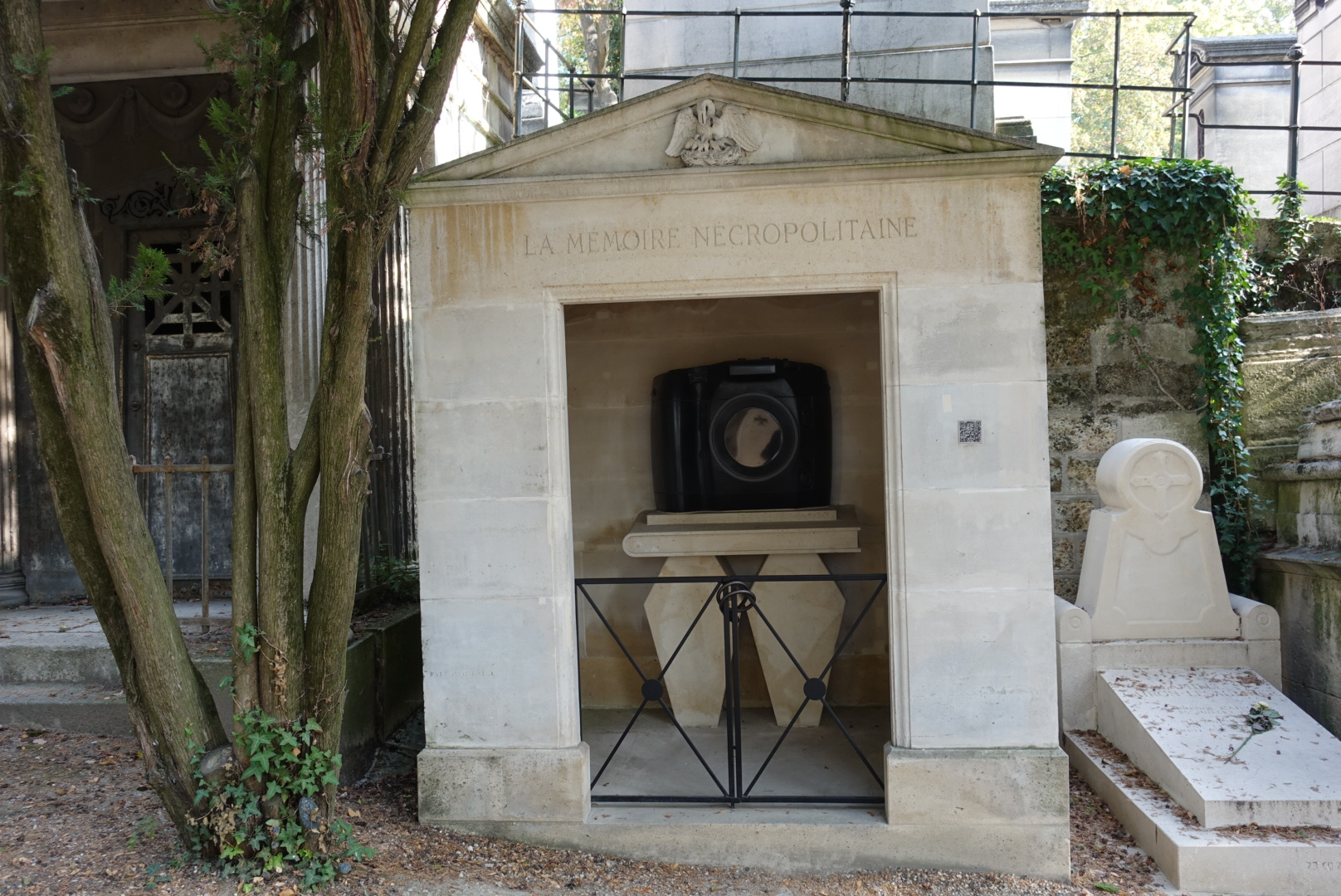 The necropolitan memory