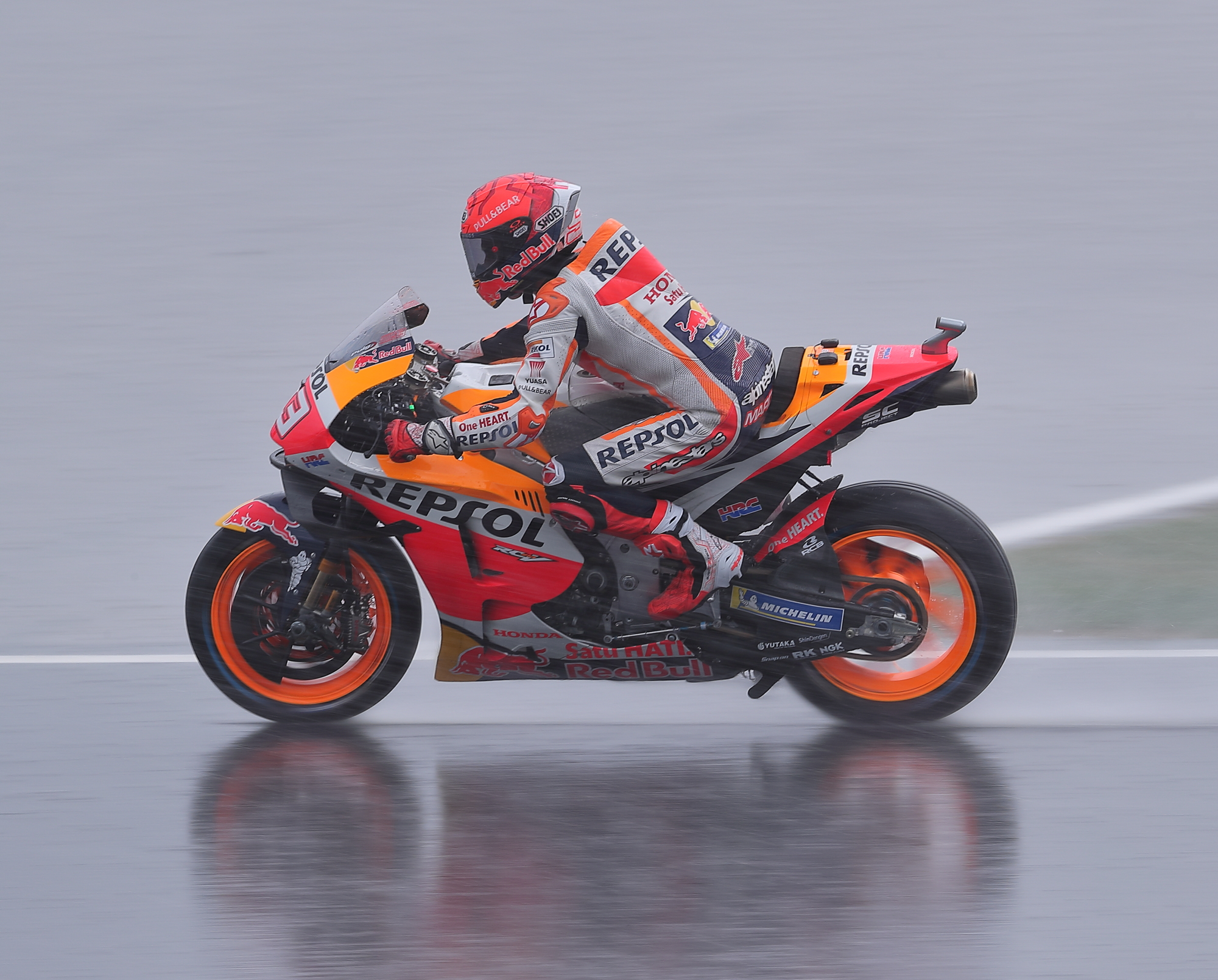 Wet tunnel for Honda and Marquez