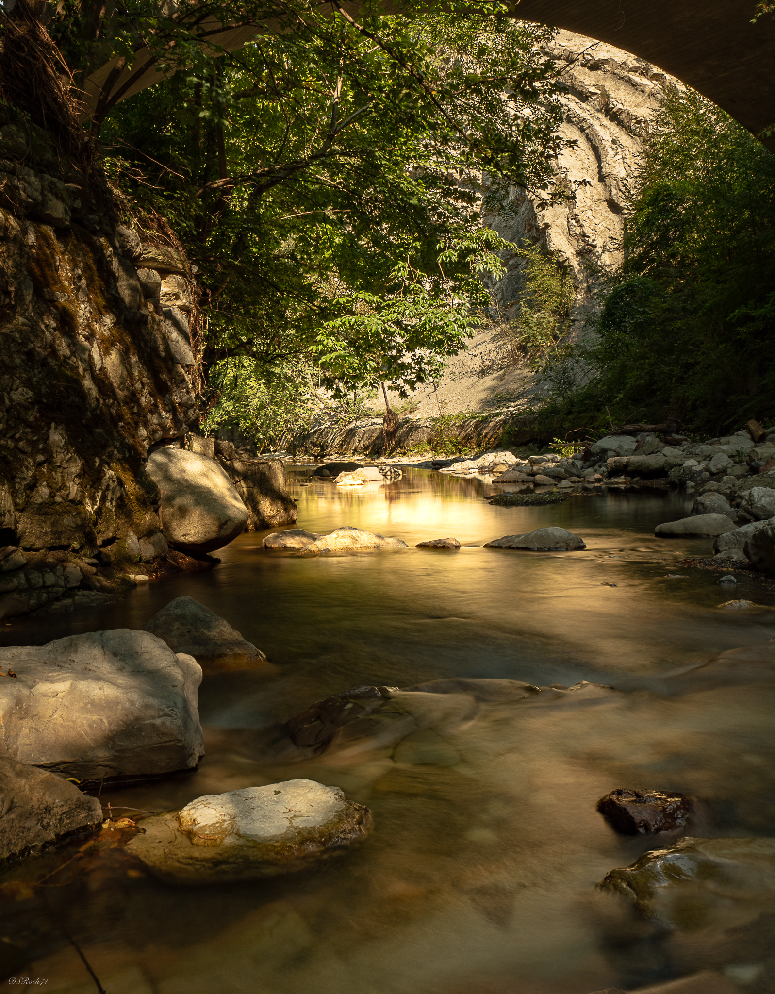 luci e ombre sotto al ponte