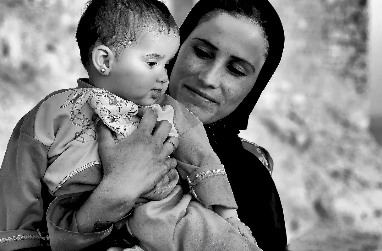 SYRIA - Woman with Child