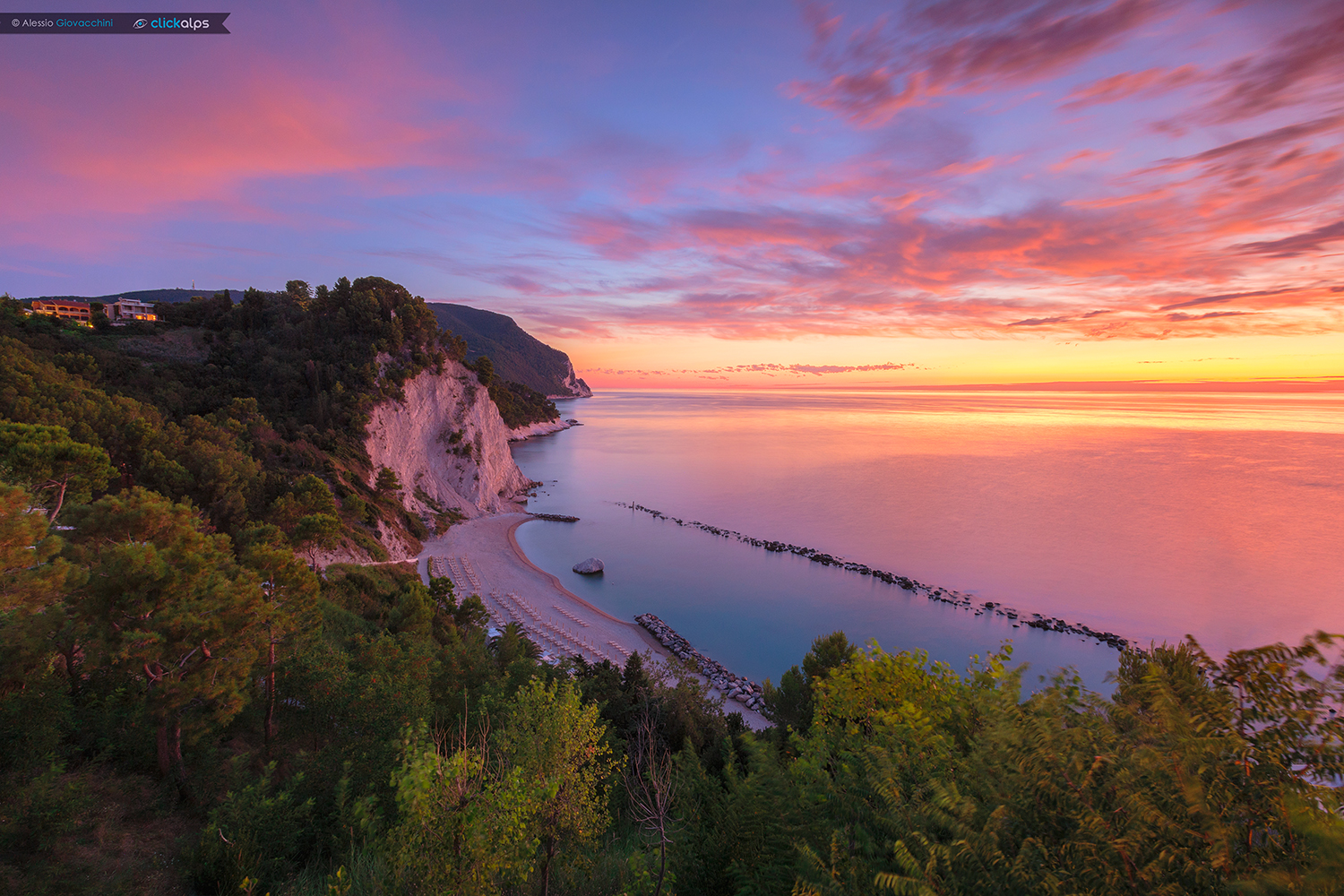 Magica ora blu sulla Riviera del Conero