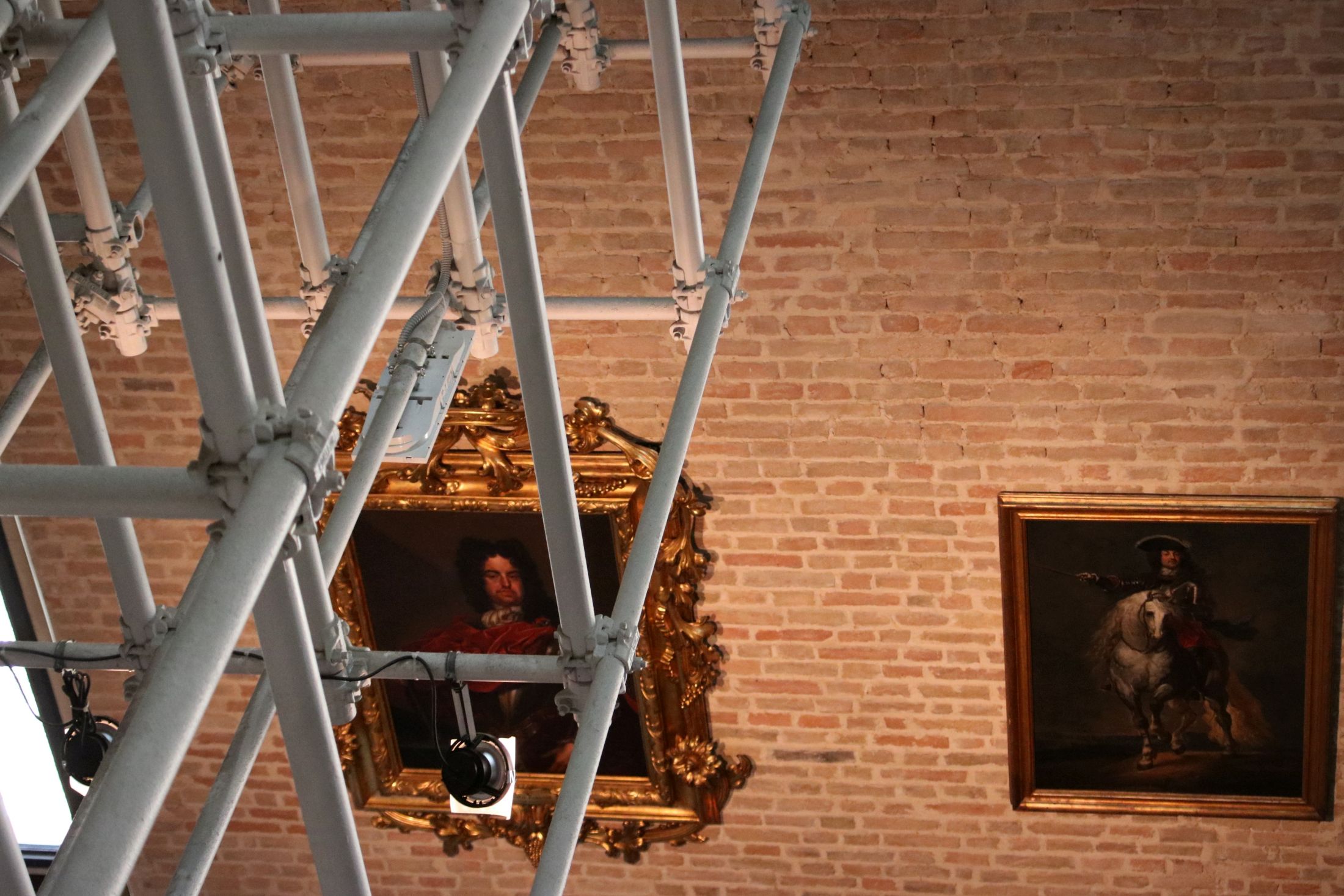 Il quadro imprigionato