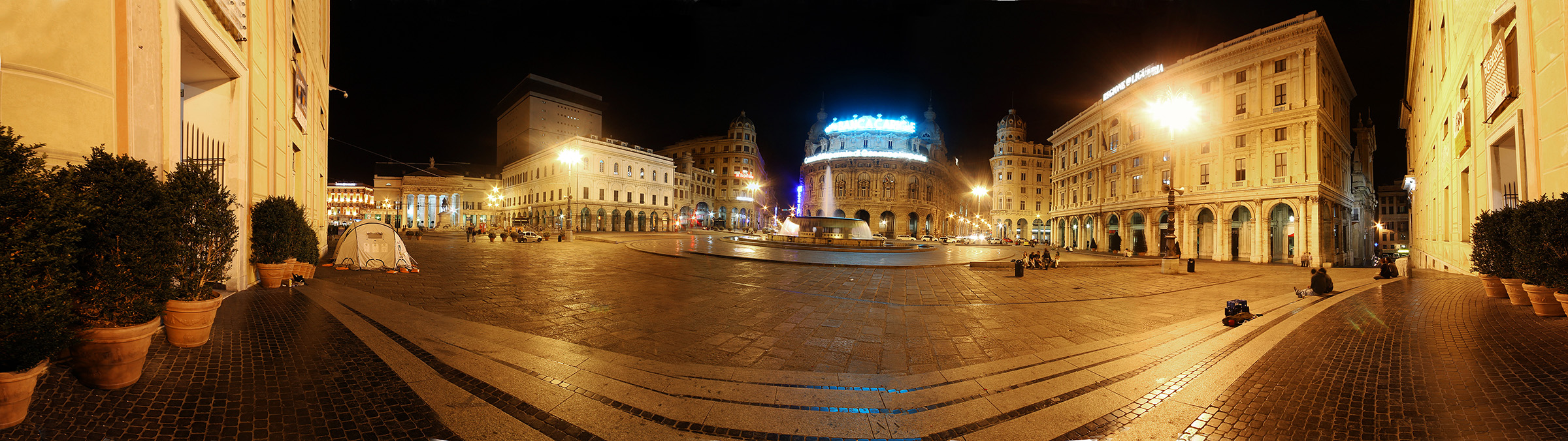 Piazza de Ferrari views