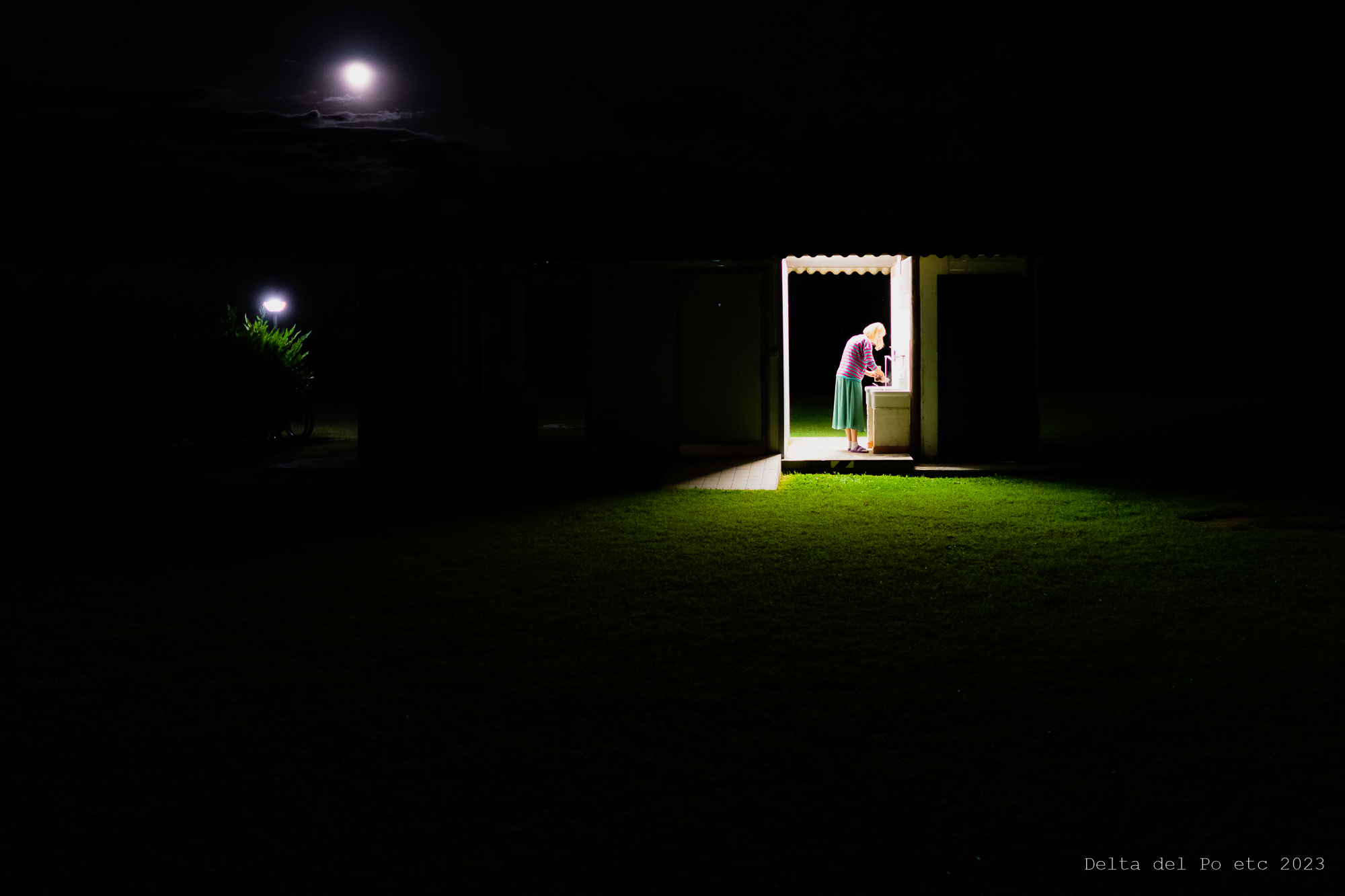 Washing on the moonlight