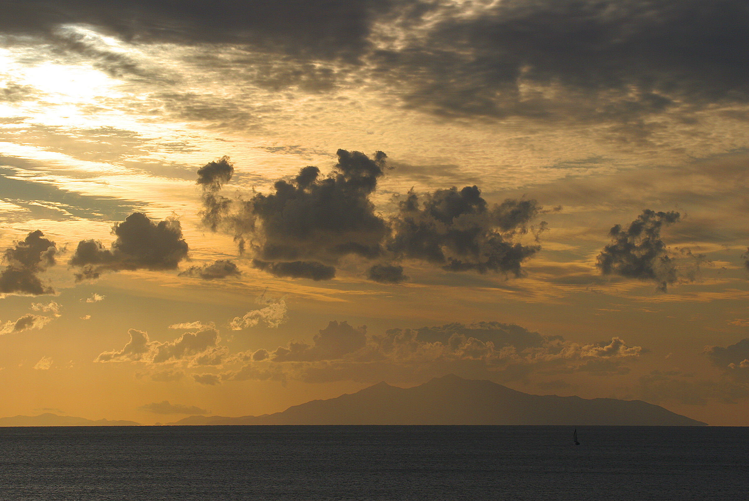 Isola d' Elba all' alba da Macinaggio - Corsica