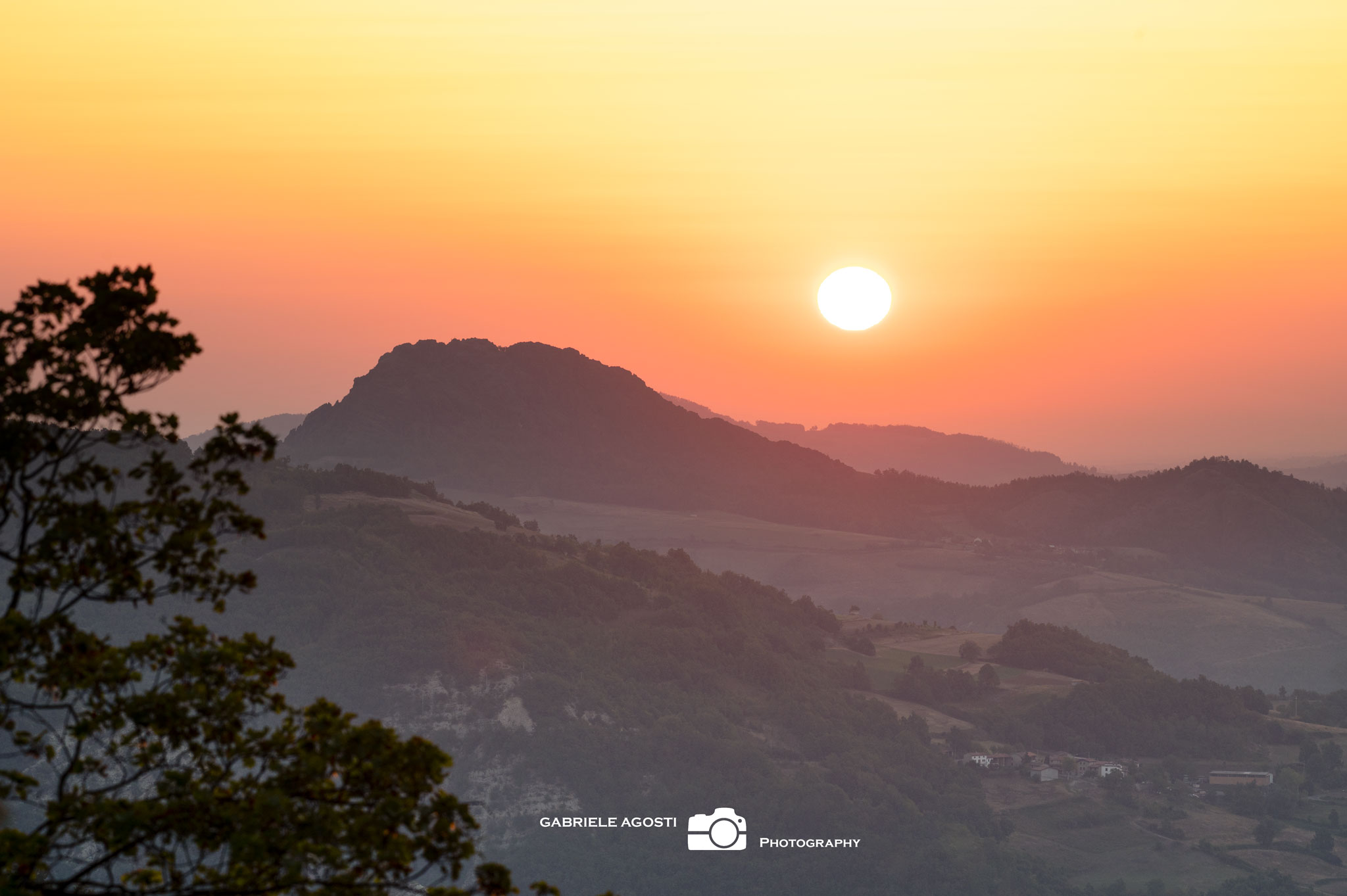 Sunrise with the Pietra Parcellara