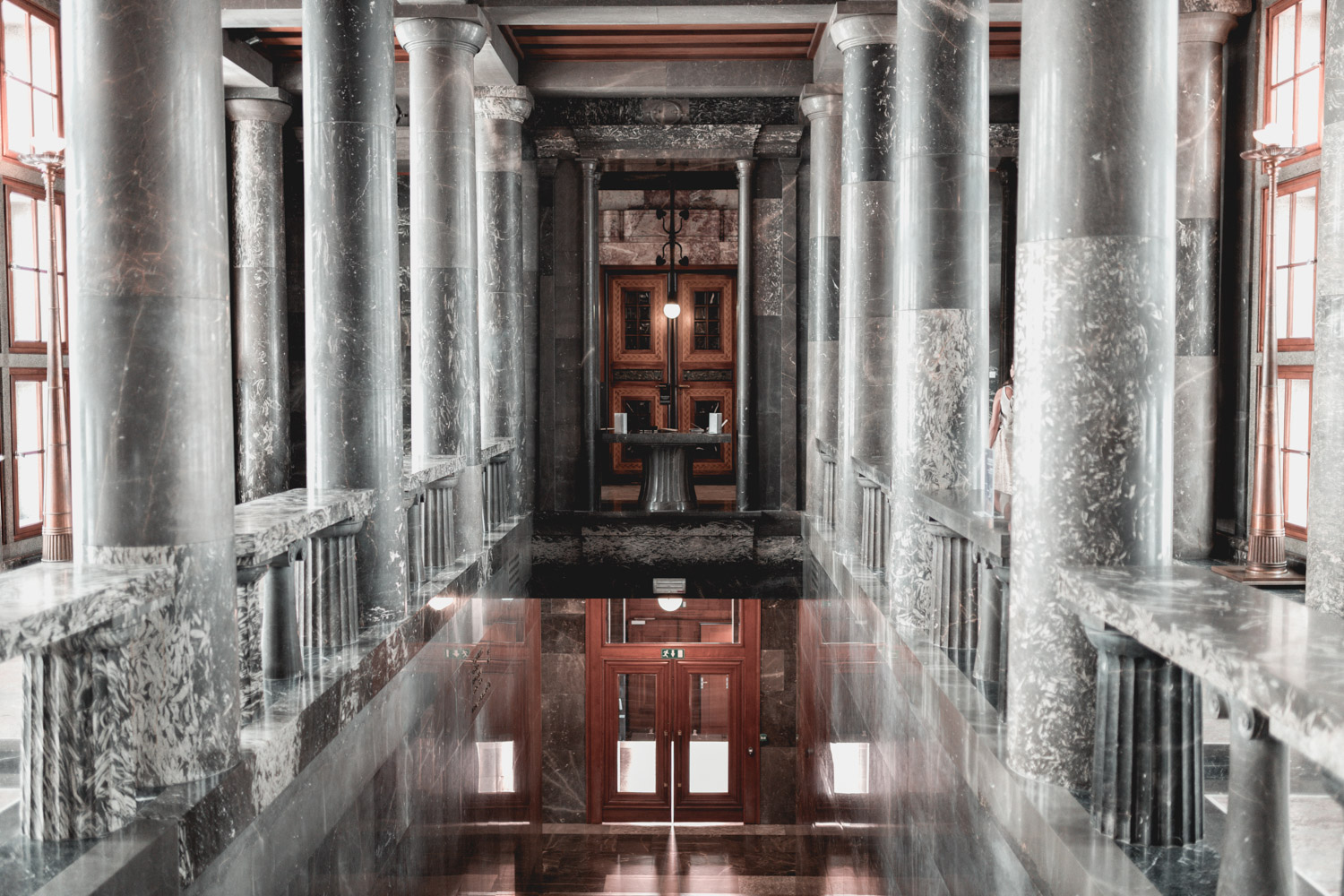 Apparent reflections