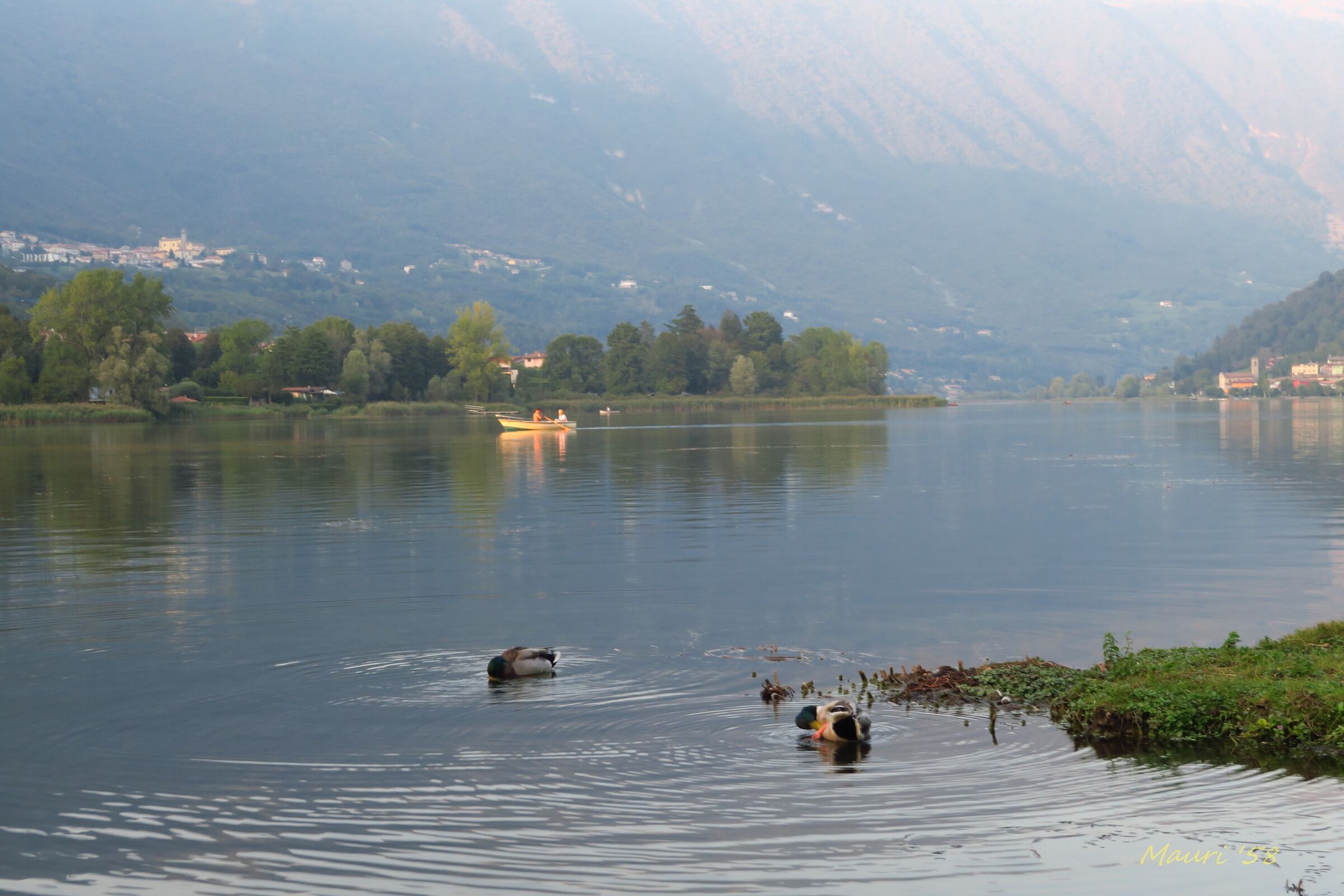 Tramonto sul lago