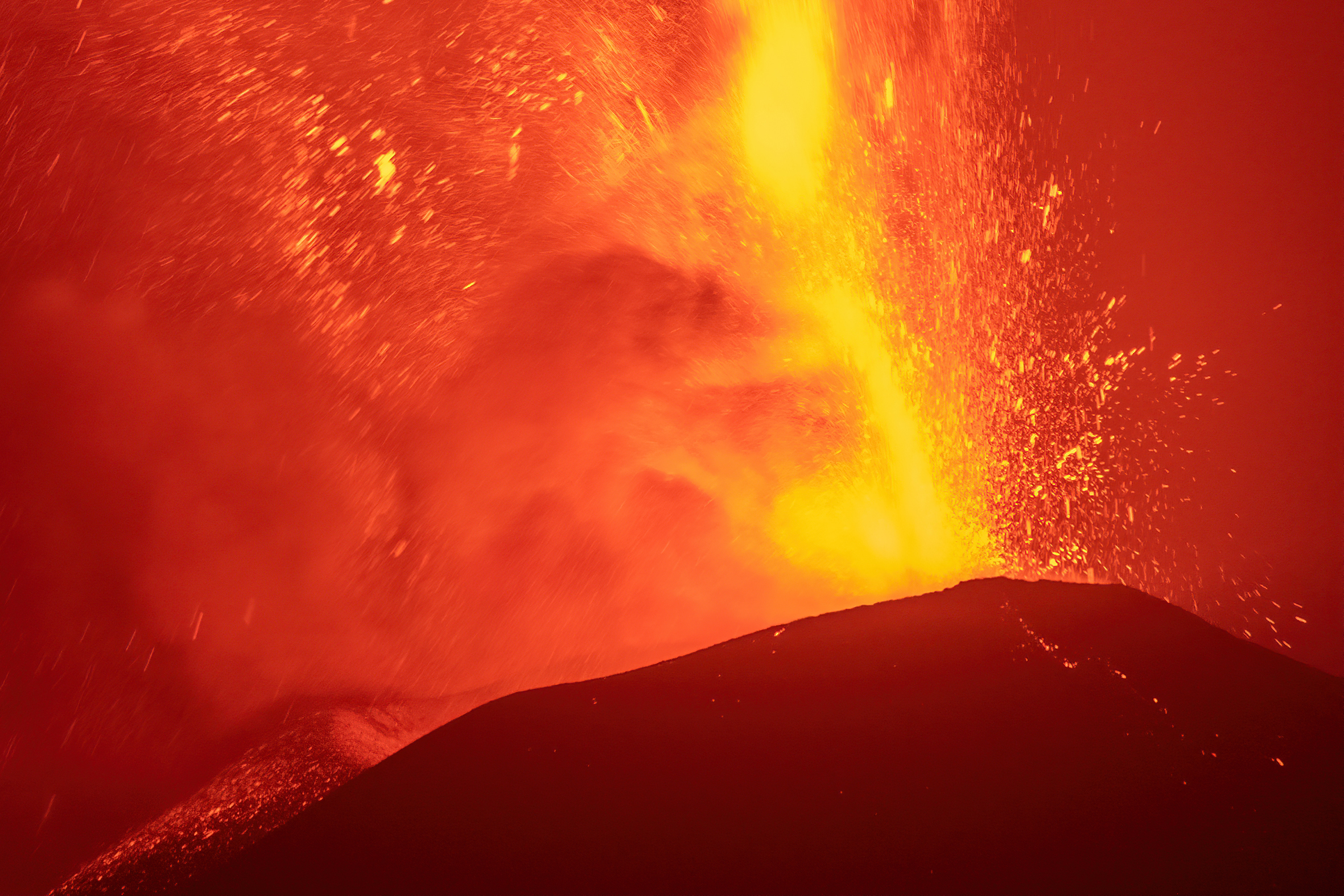 Etna roars