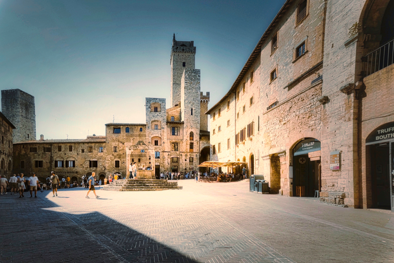 Piazza della Cisterna, San Gimignano