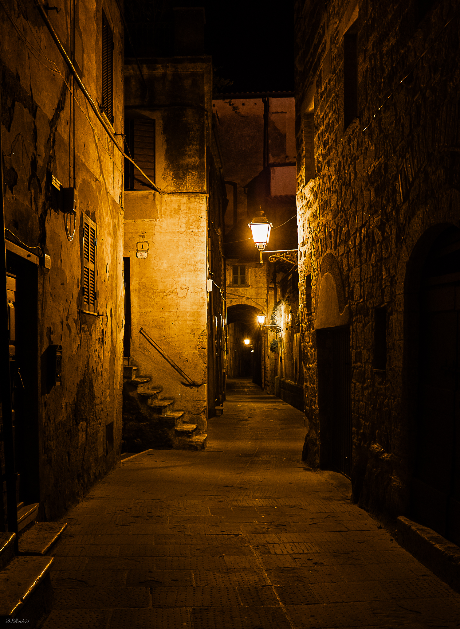 Pitigliano, vicoli deserti