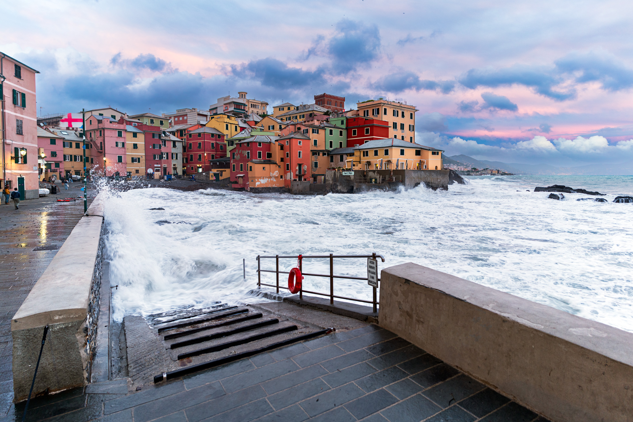 Mareggiata a Boccadasse Genova