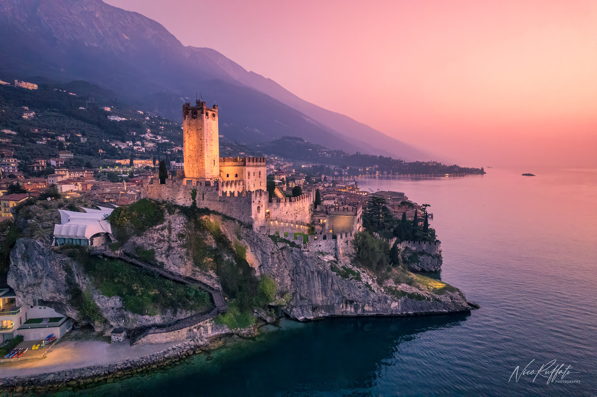 Il castello sul lago
