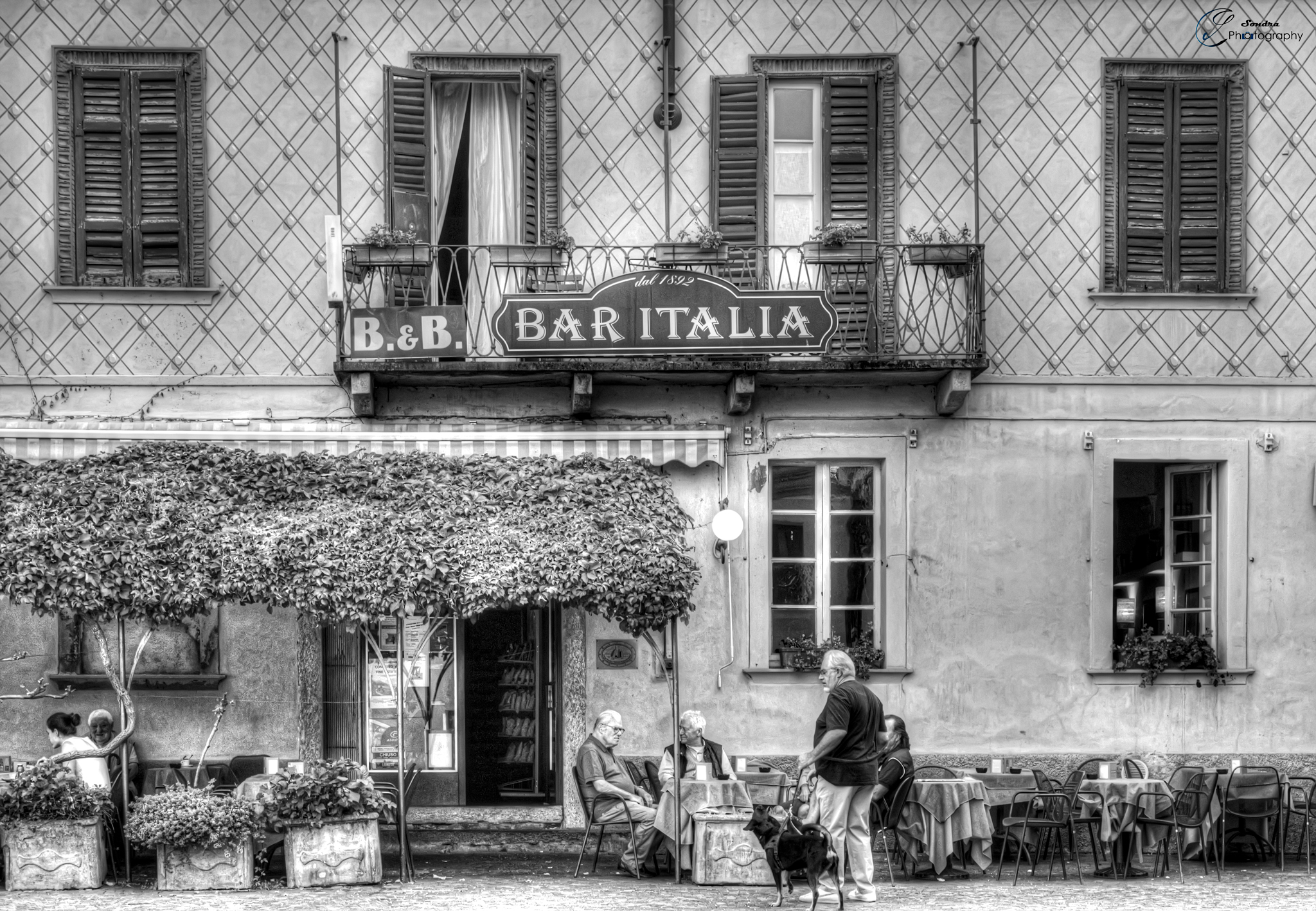 We were 4 friends at the bar