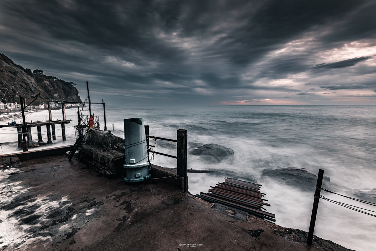 Grotte del Passetto mare in tempesta