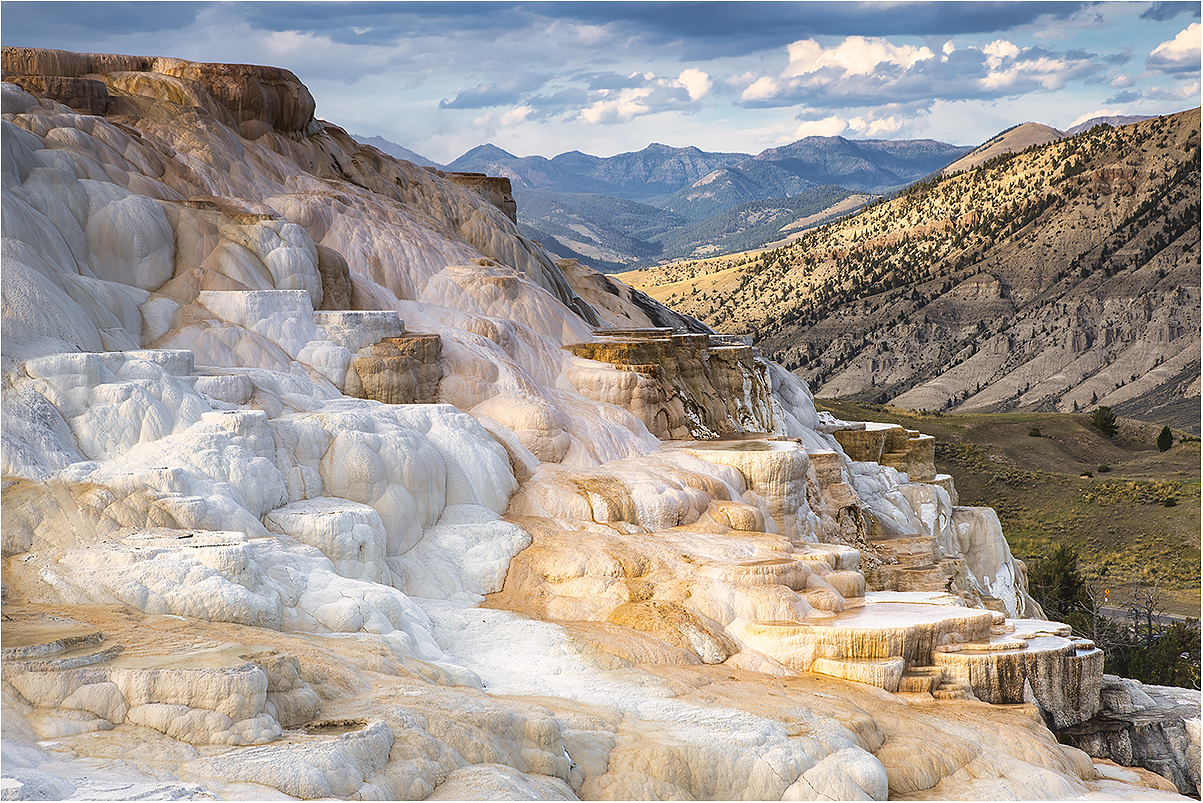 Mammoth Hot Springs Yellowstone National Park)