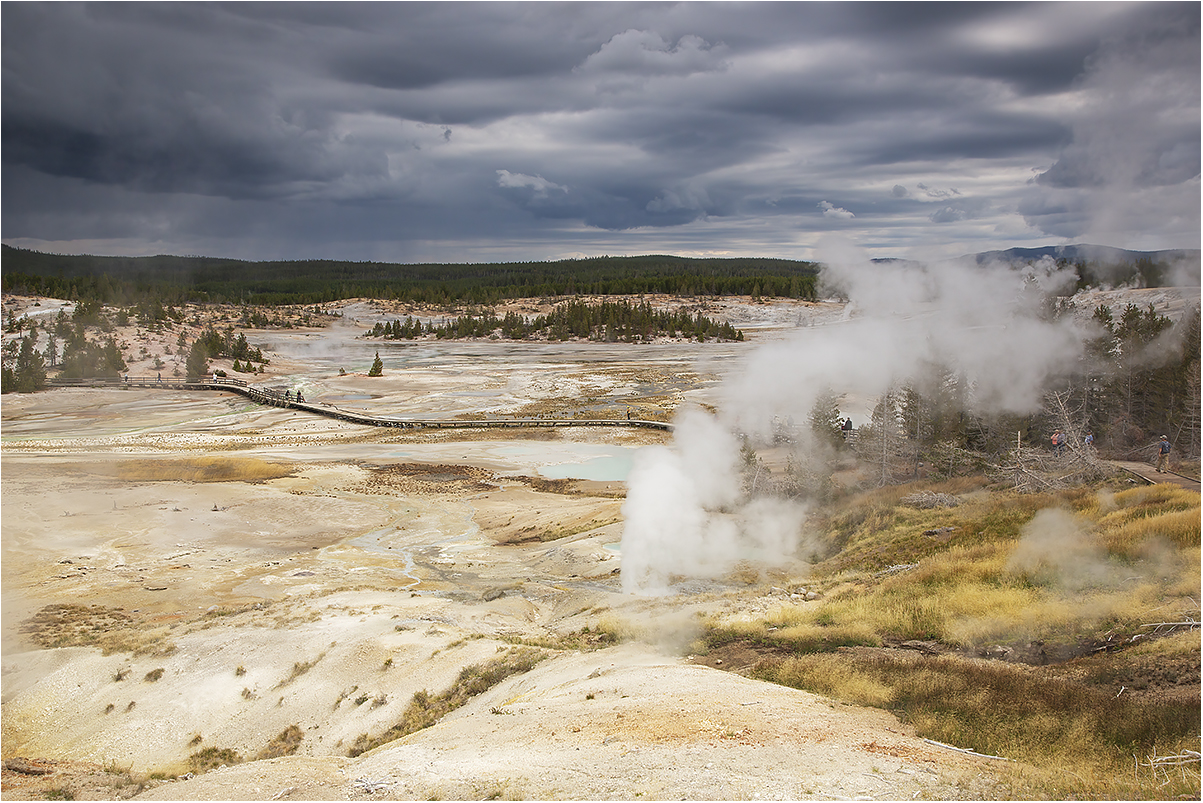 Geysers a Porcelain Basin