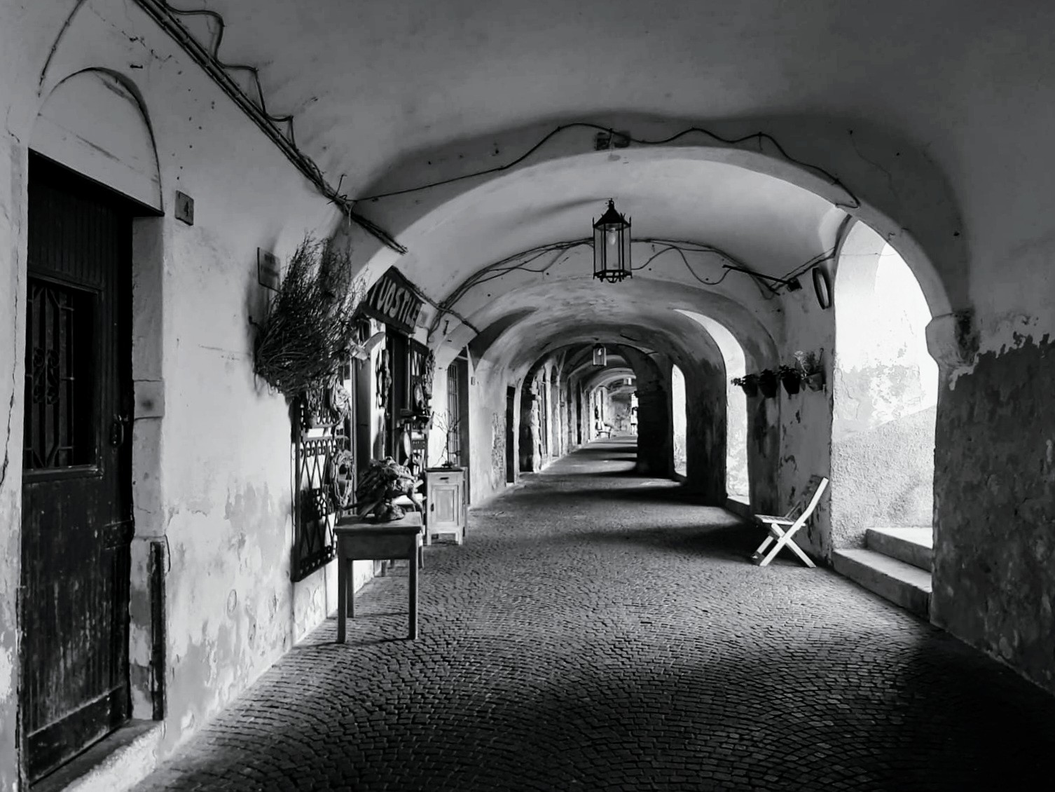 Shadows and lights in Noli