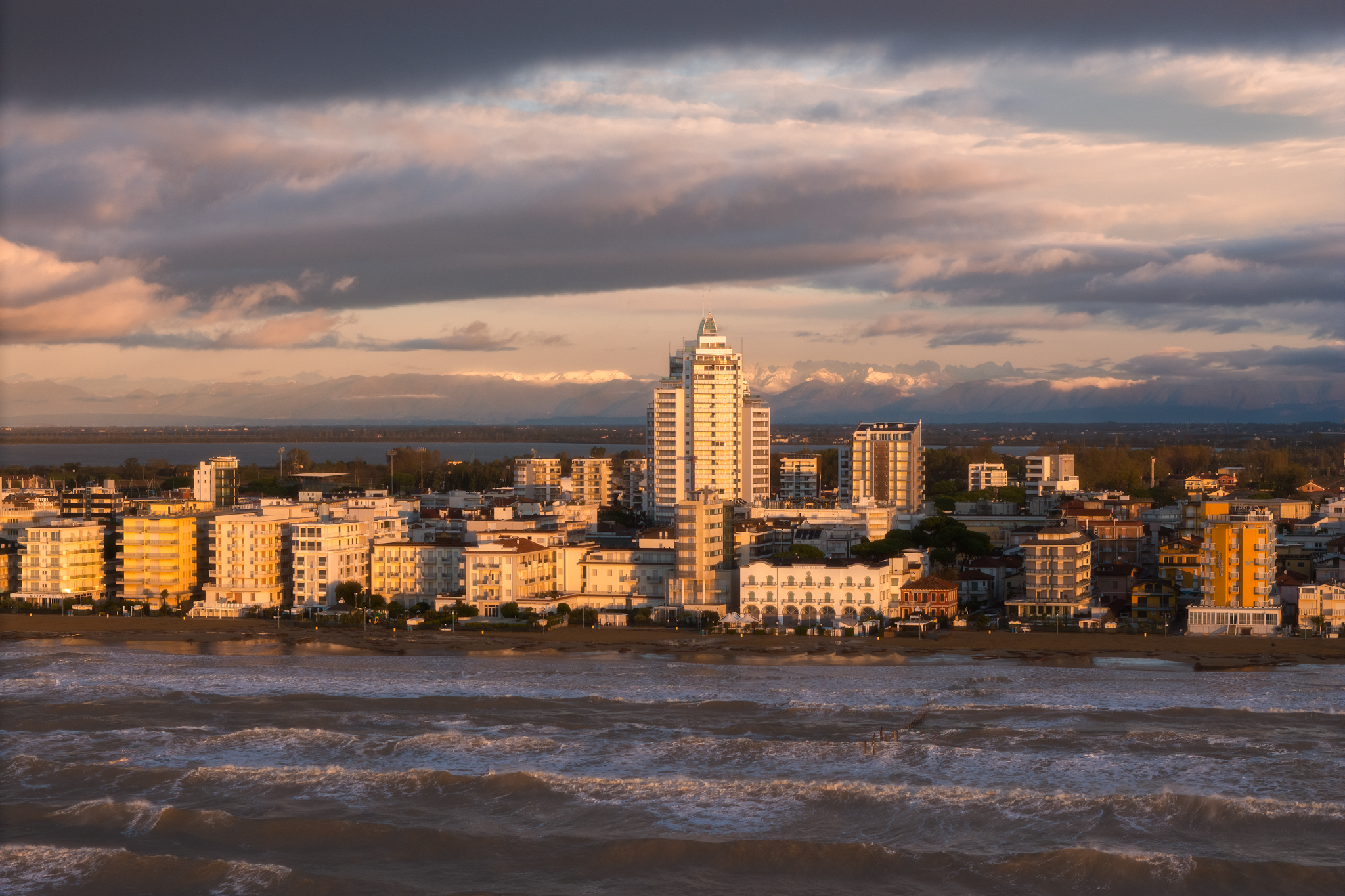 Sea-Jesolo-Lagoon-Mountain