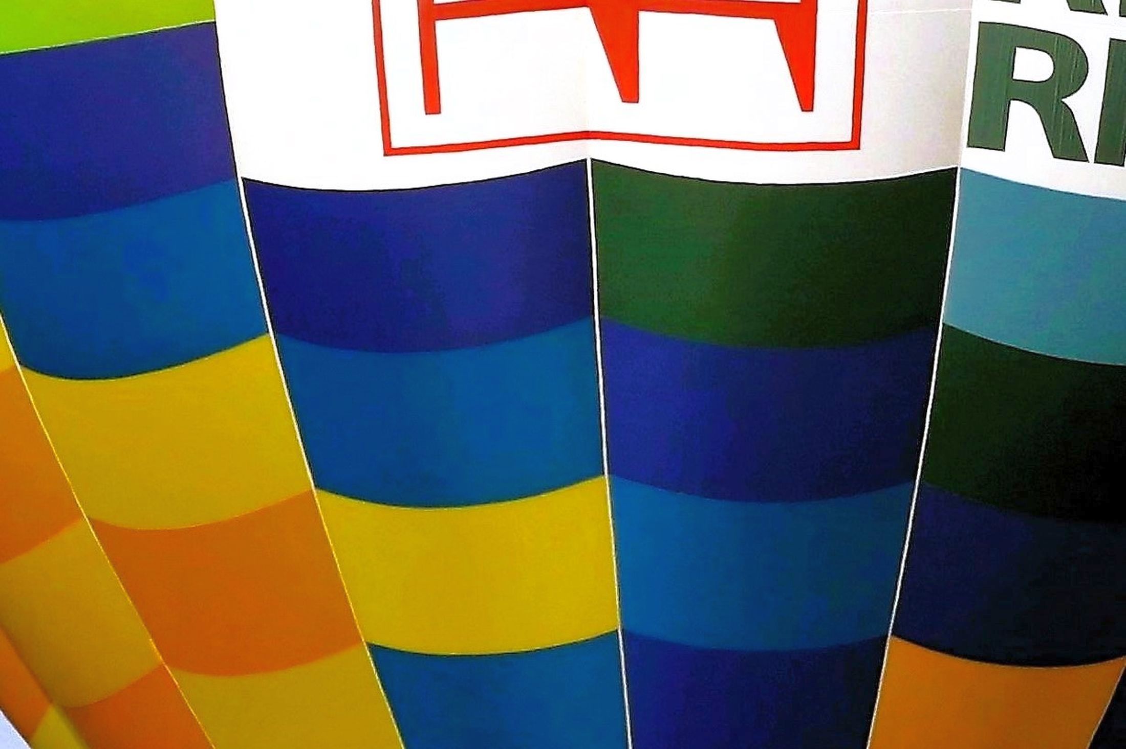 The colors of the hot air balloon