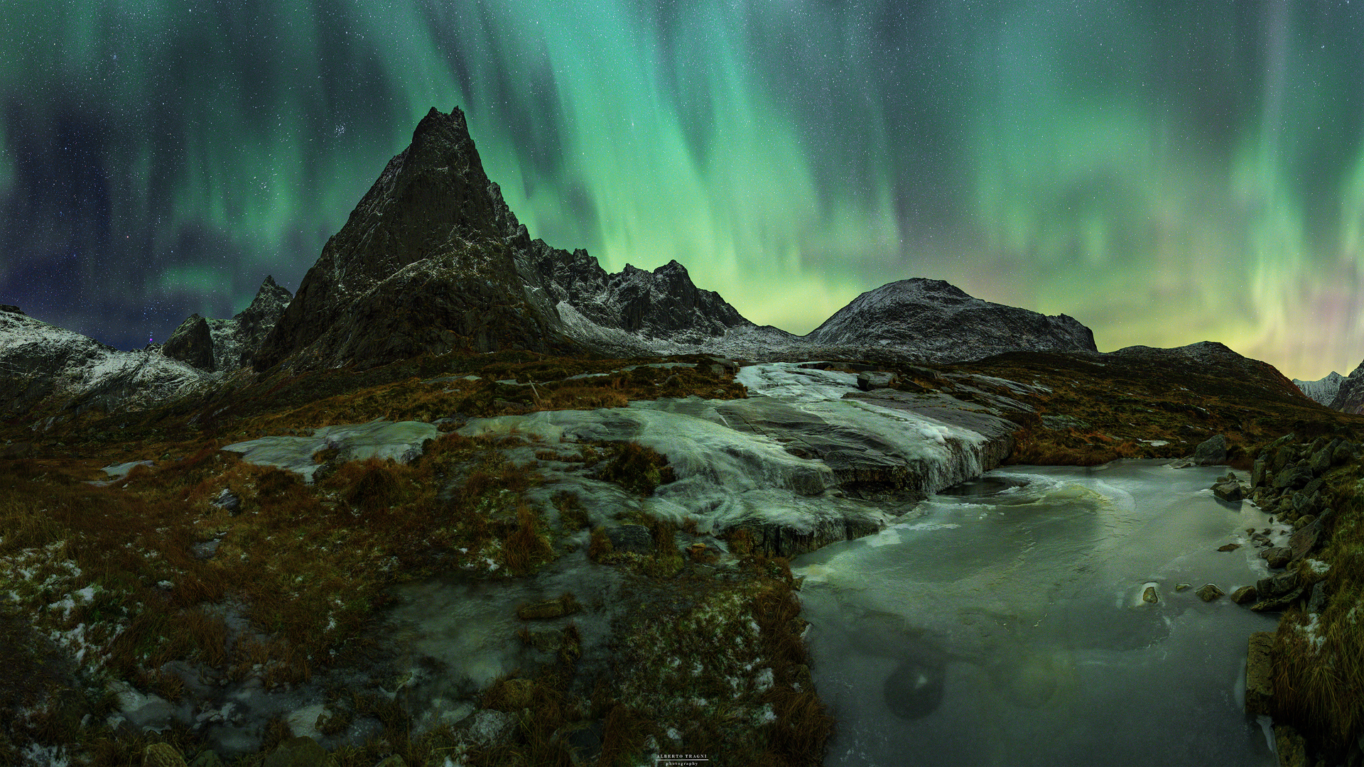 Pano a Molneva, aurora verde