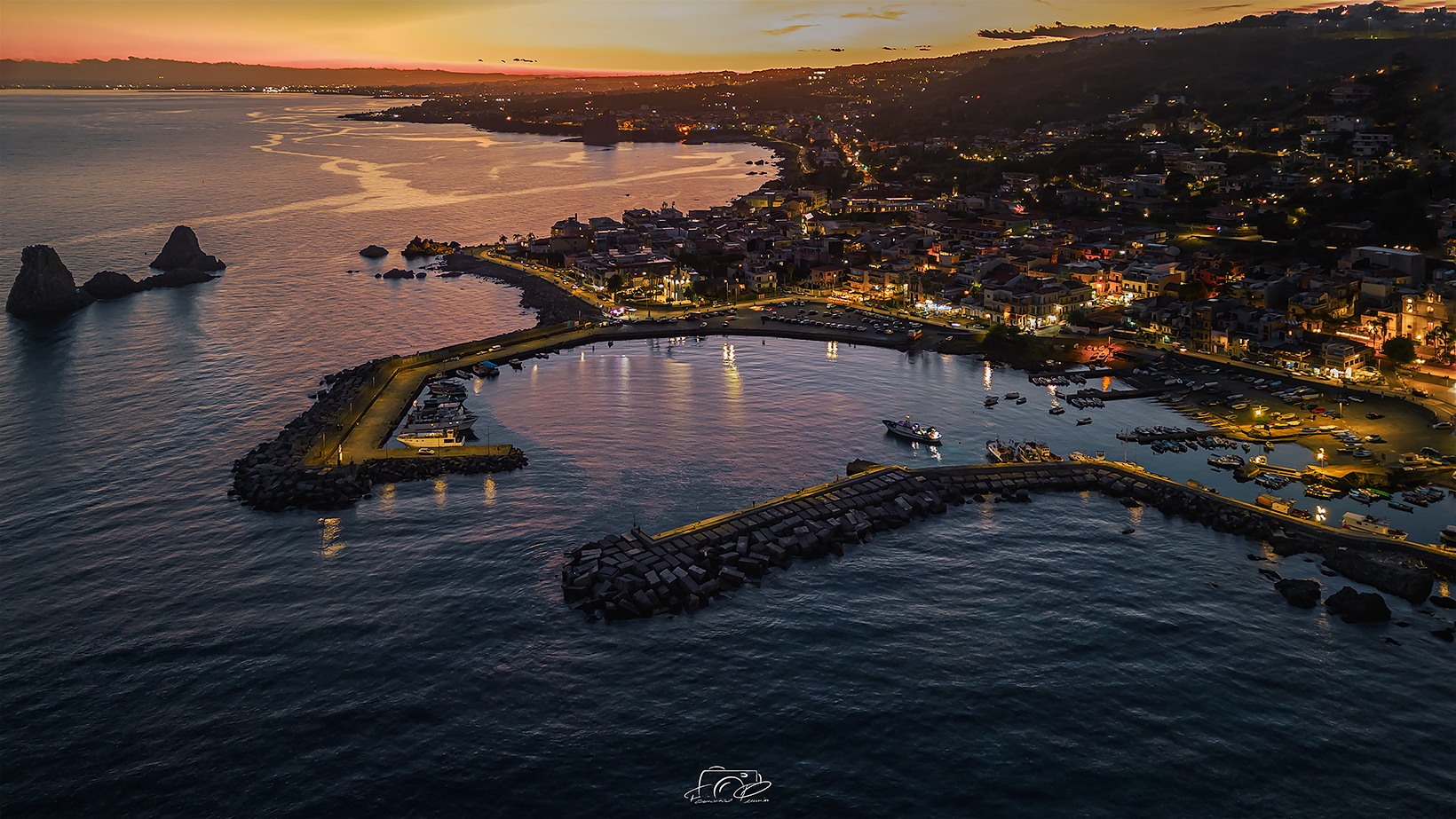 Acitrezza al tramonto - Faraglioni