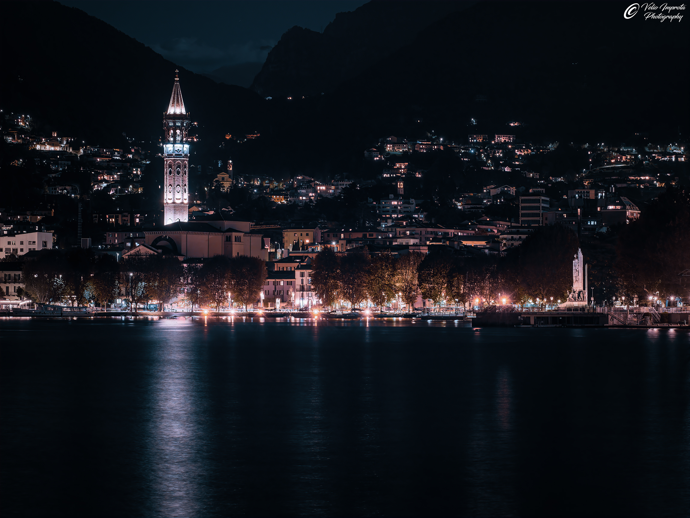 Lecco in una sera blu