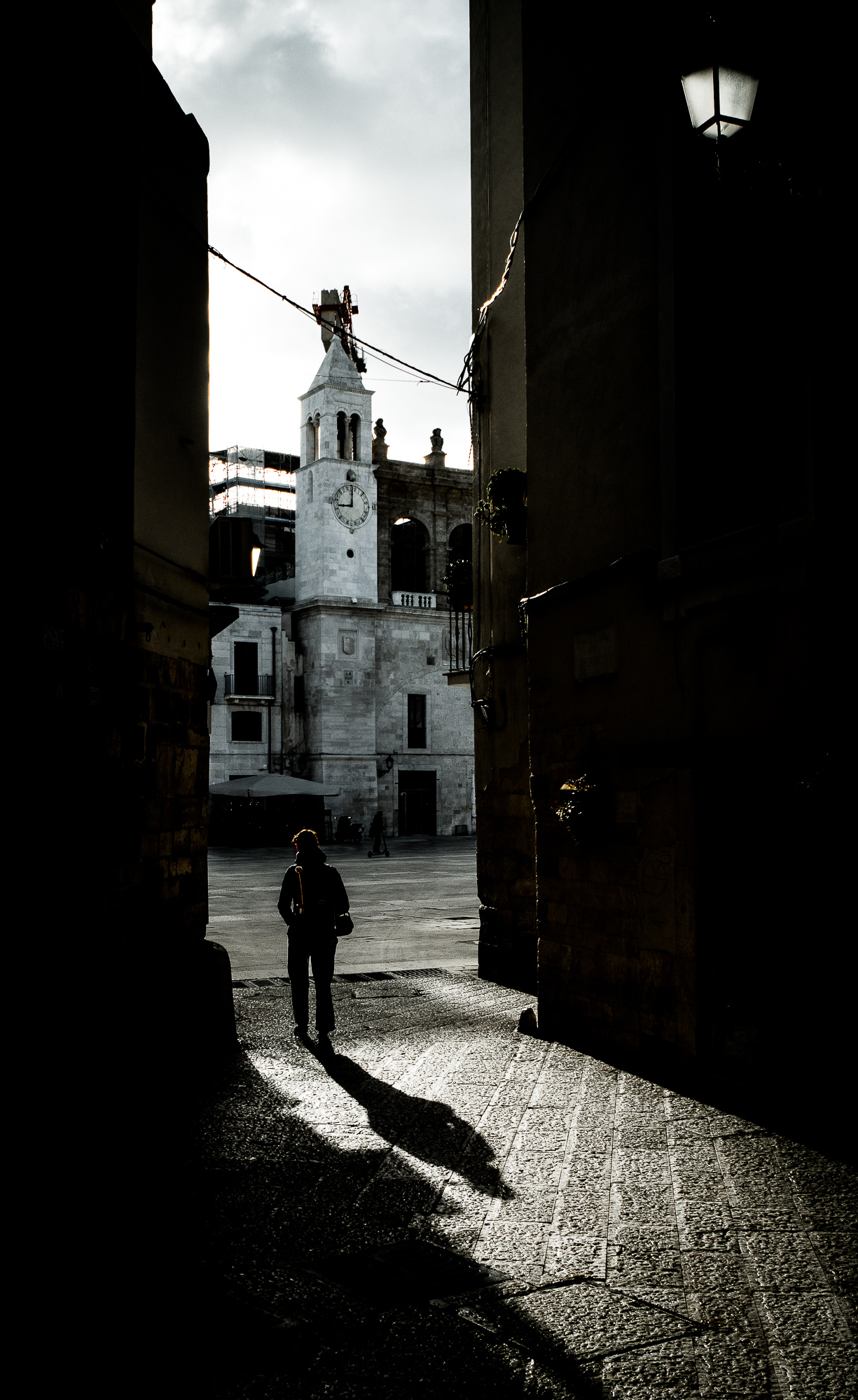 sbucando su piazza Mercantile...Bari