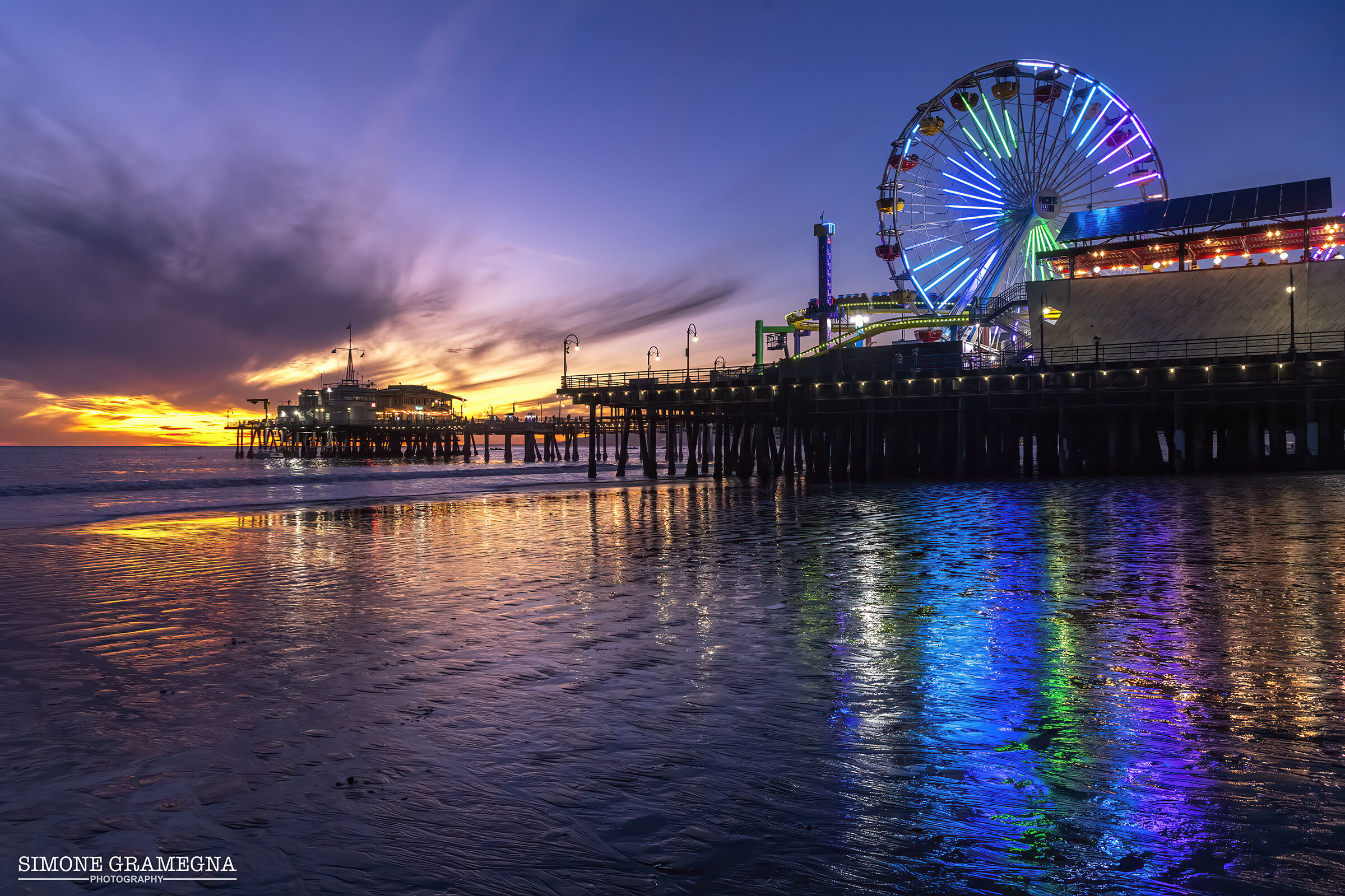 Santa Monica Pier al tramonto