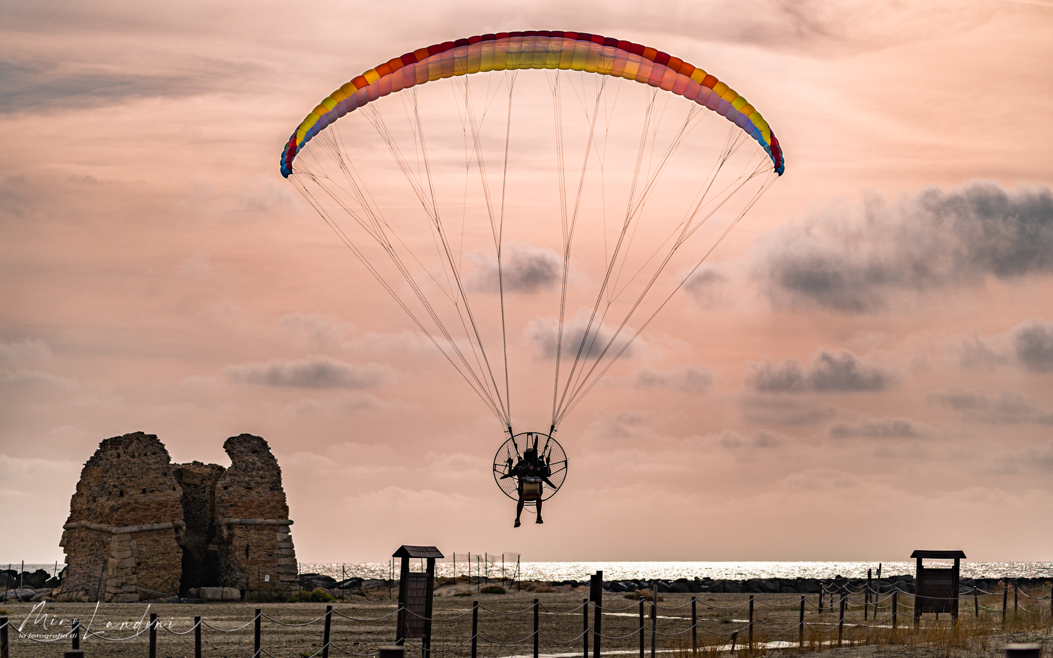 Atterraggio parapendio a motore