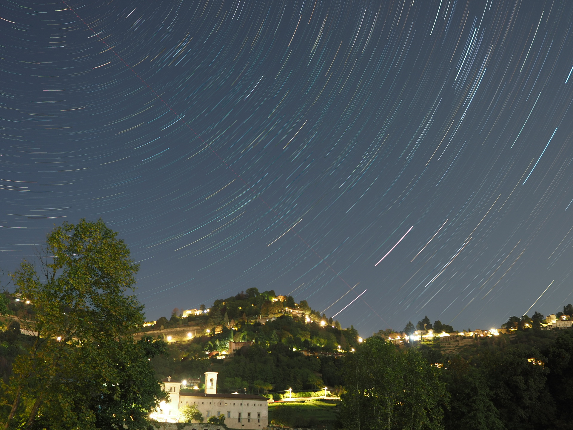 Notte stellata sul monastero