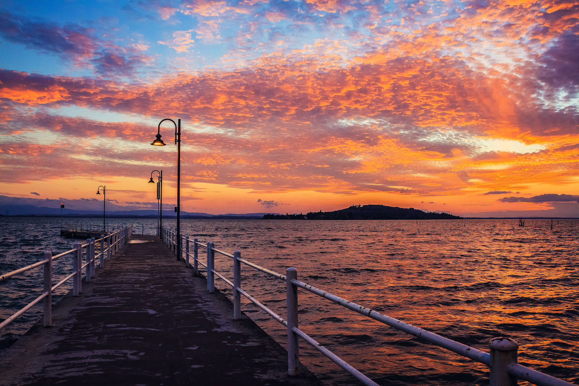 Red in the evening on Lake Trasimeno