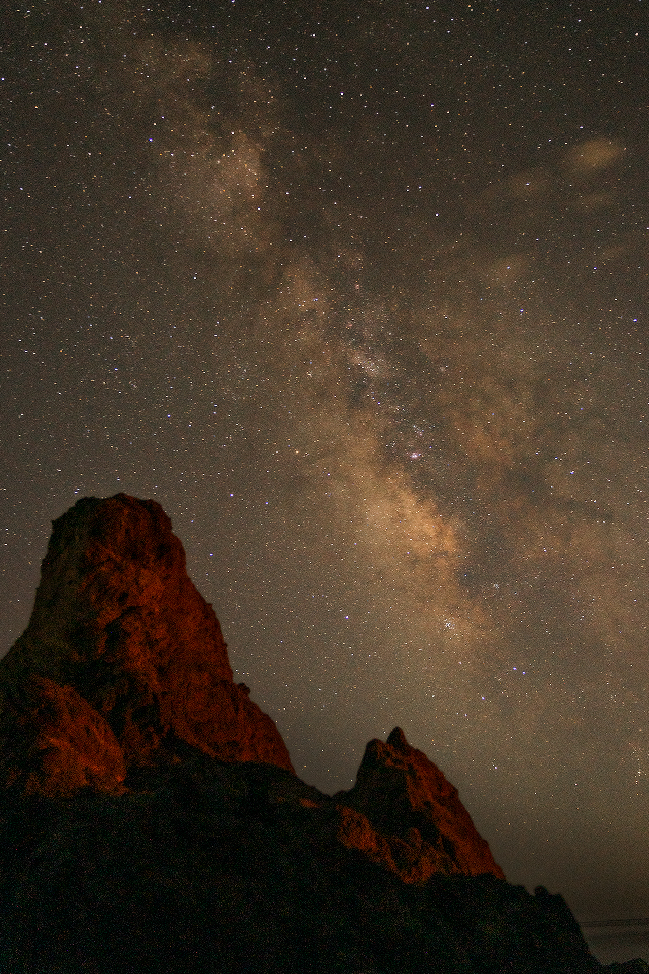 Via lattea sulle rocce vulcaniche