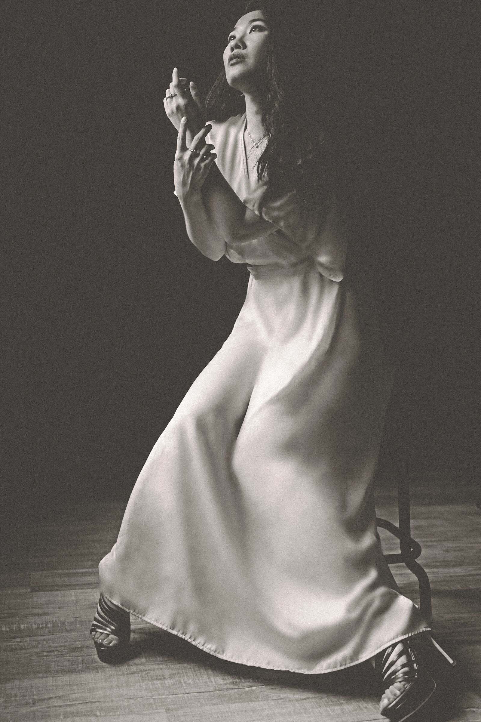 Phuong dancing bunny BW !