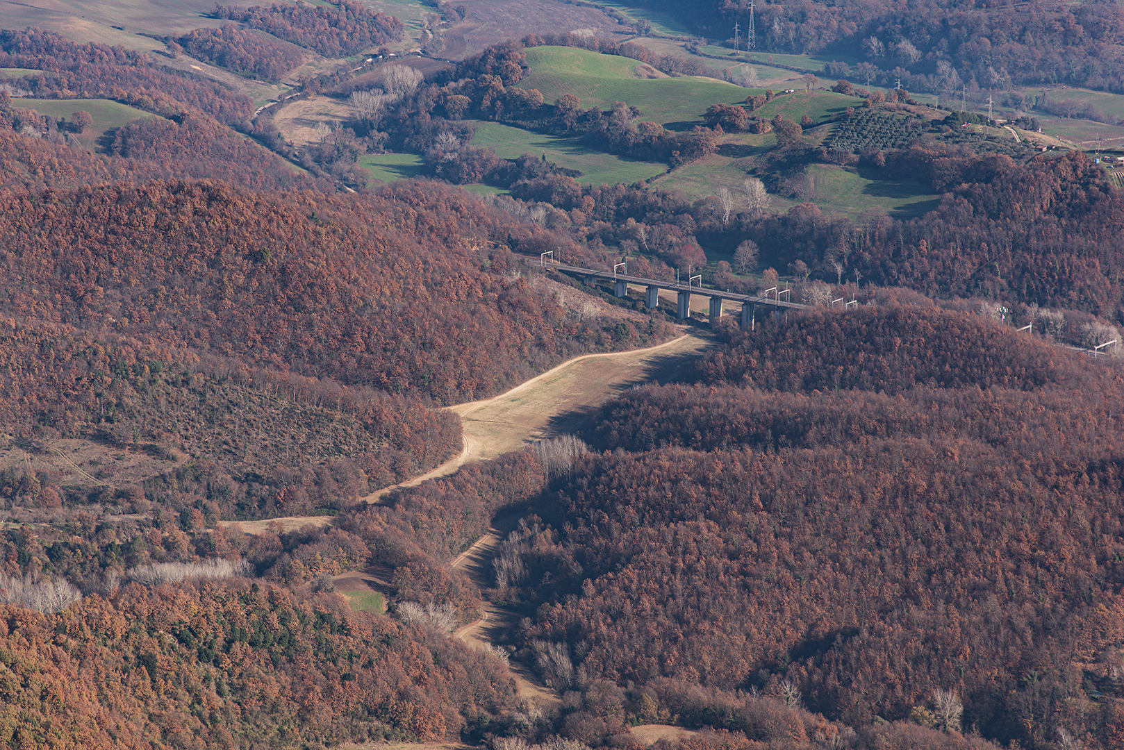 Boschi, campi e ferrovia