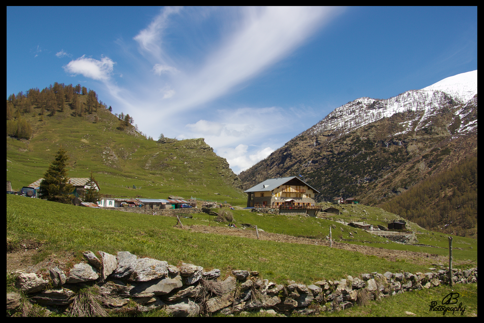 Rifugio Willy Jervis and Ciabota