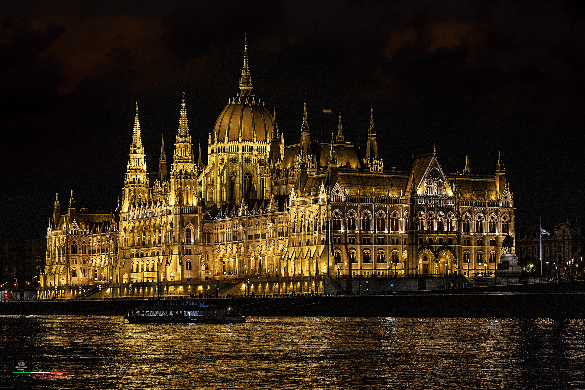 BUDAPEST - THE PARLIAMENT SEEN FROM DANBUBIO
