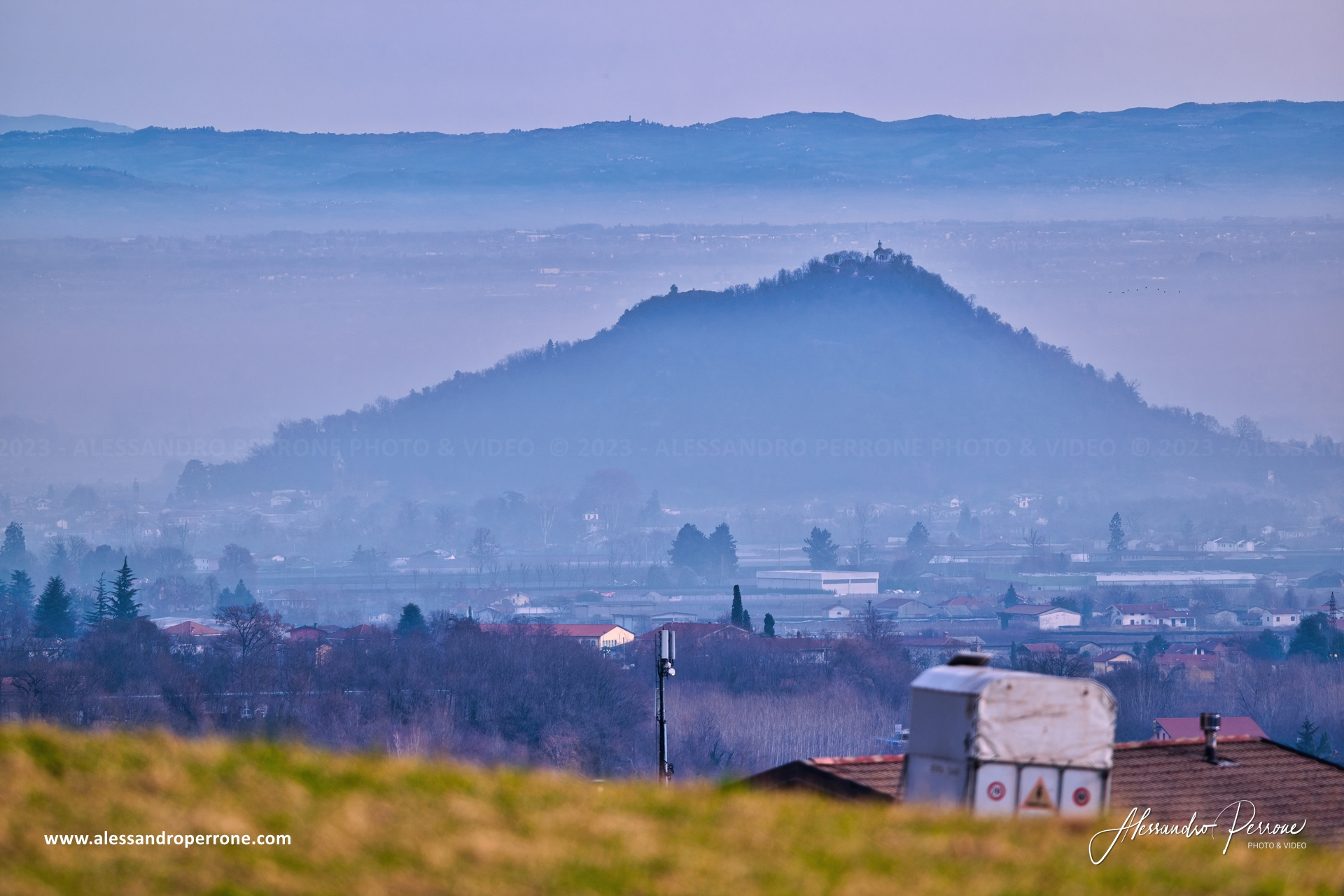 Isola nella nebbia (Rocca di Cavour)
