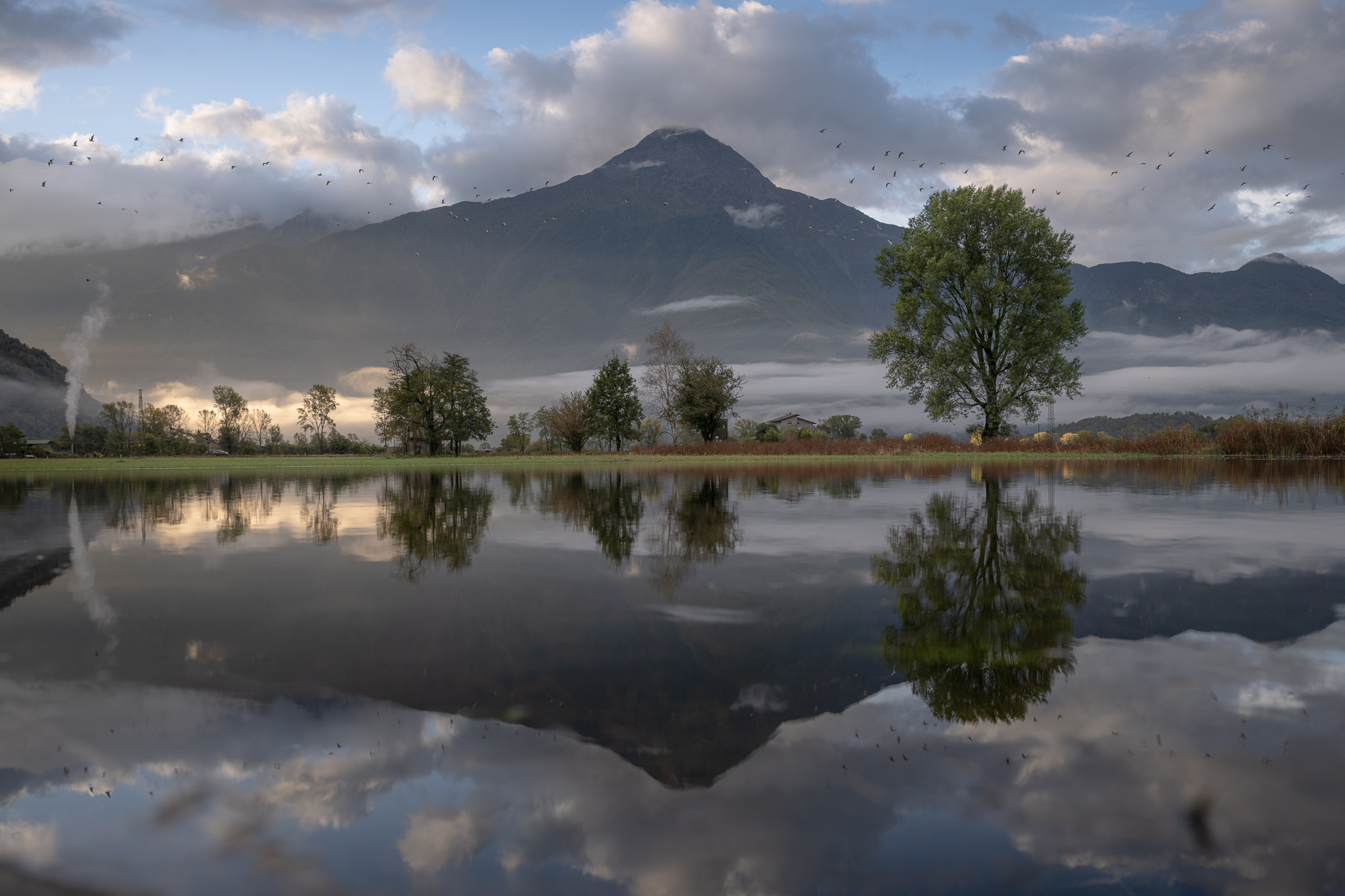 Stormo davanti al monte Legnone