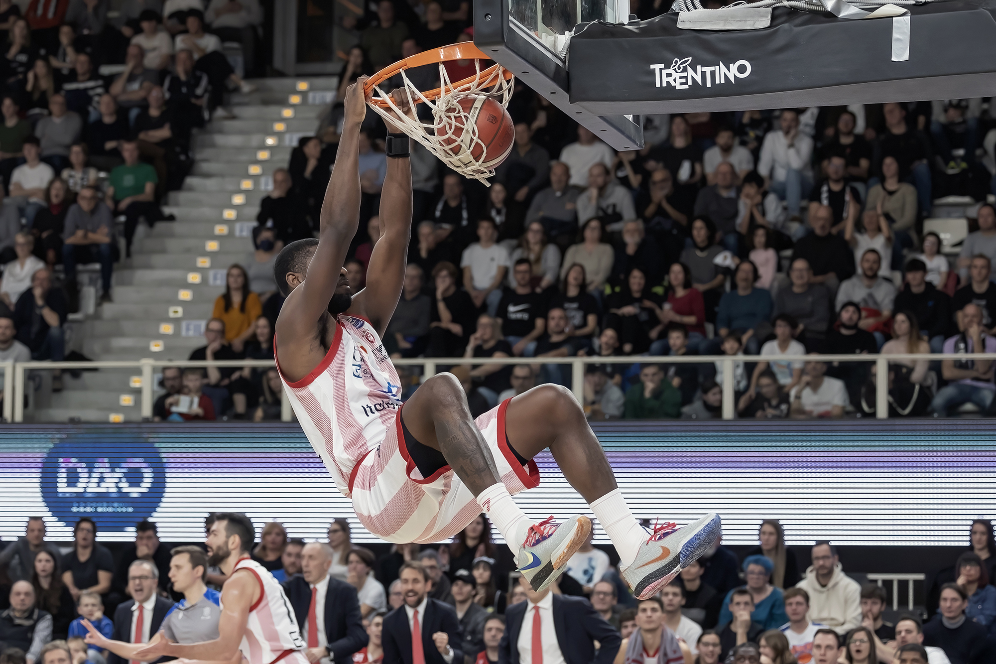 Alex Poythress in flight