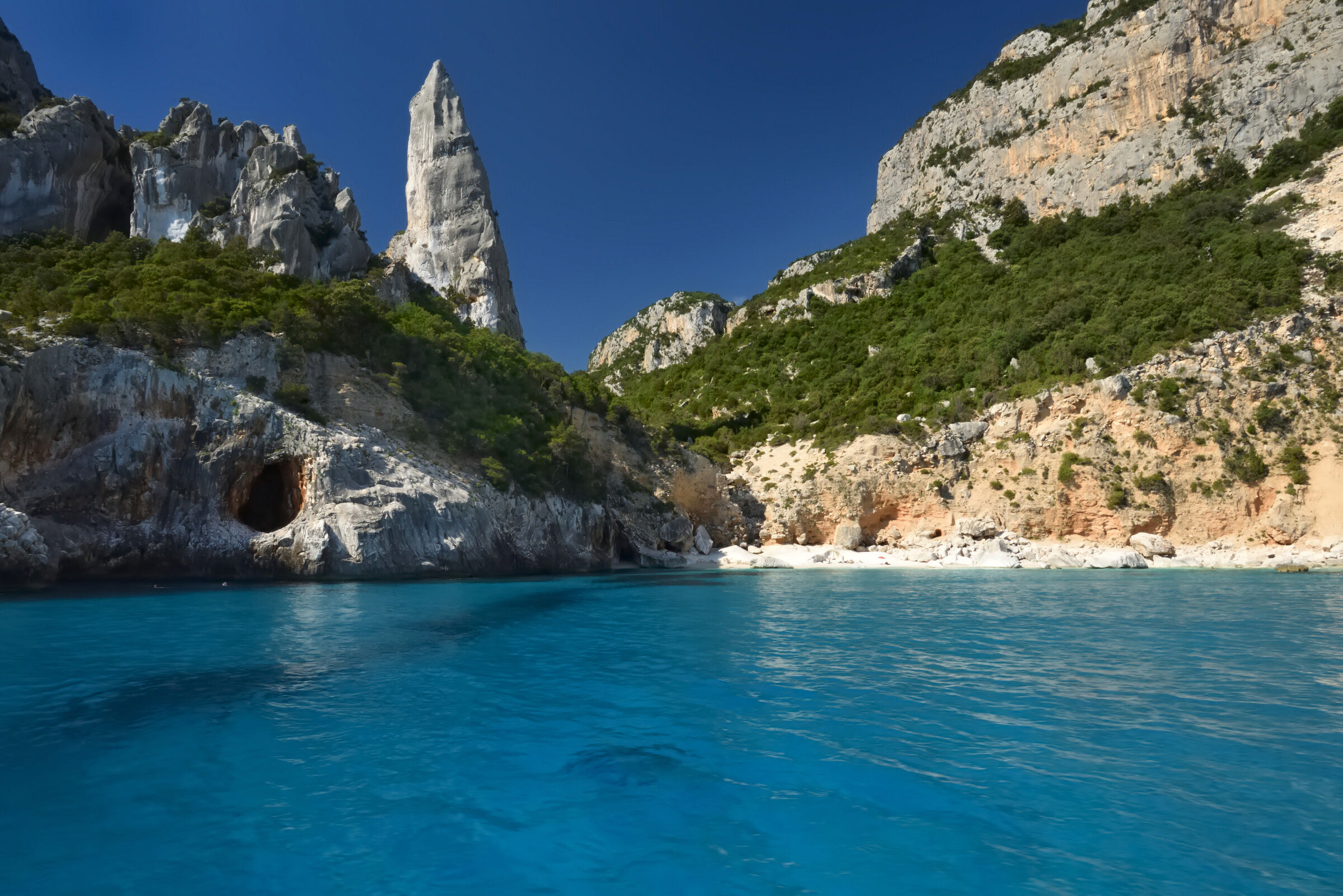 Punta Caroddi e spiaggia di Cala Goloritzè - Baunei