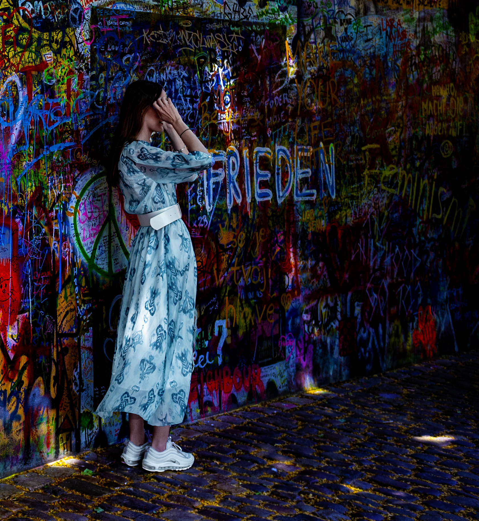 Davanti al John Lennon Wall Praga