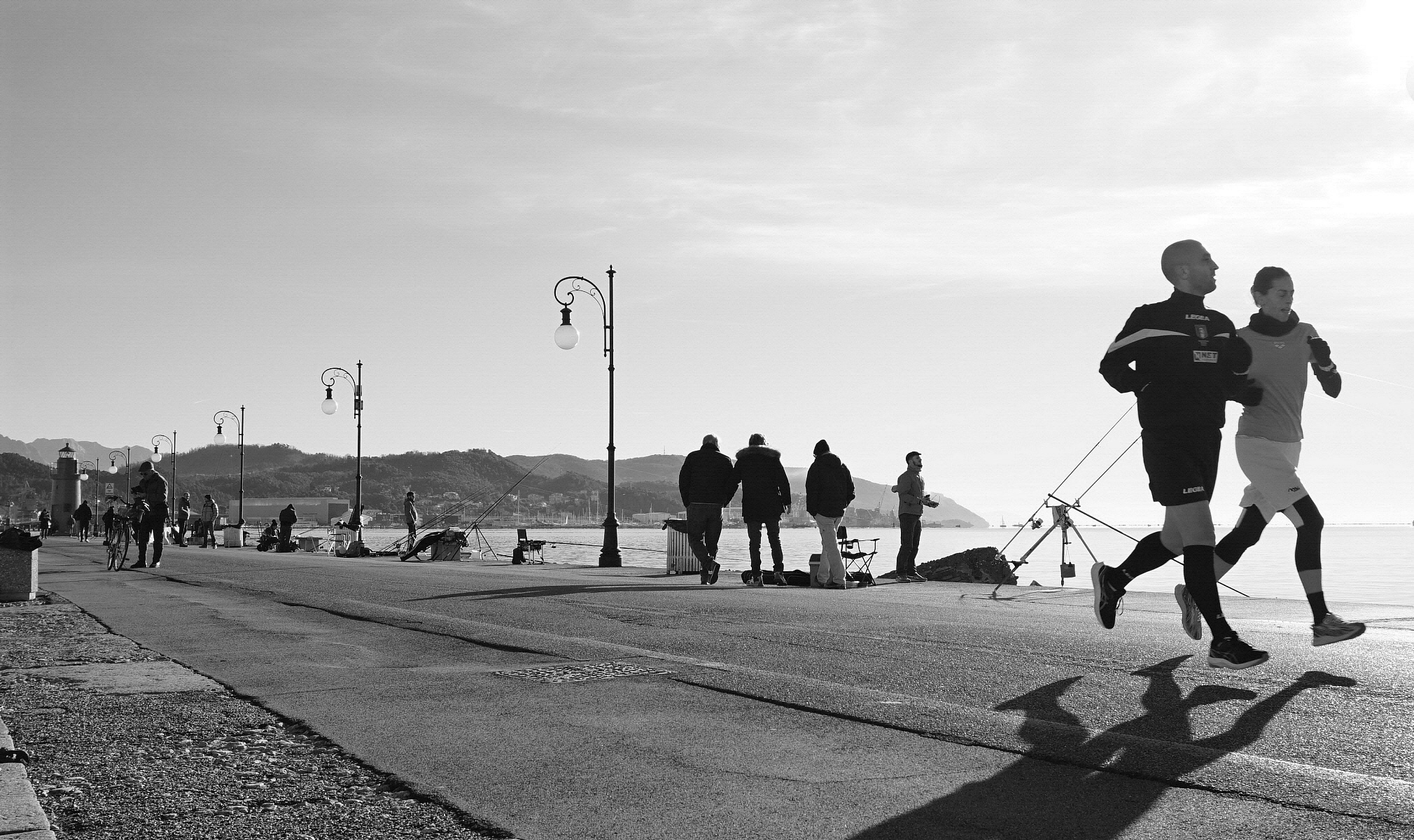 Due volatori tra i pescatori