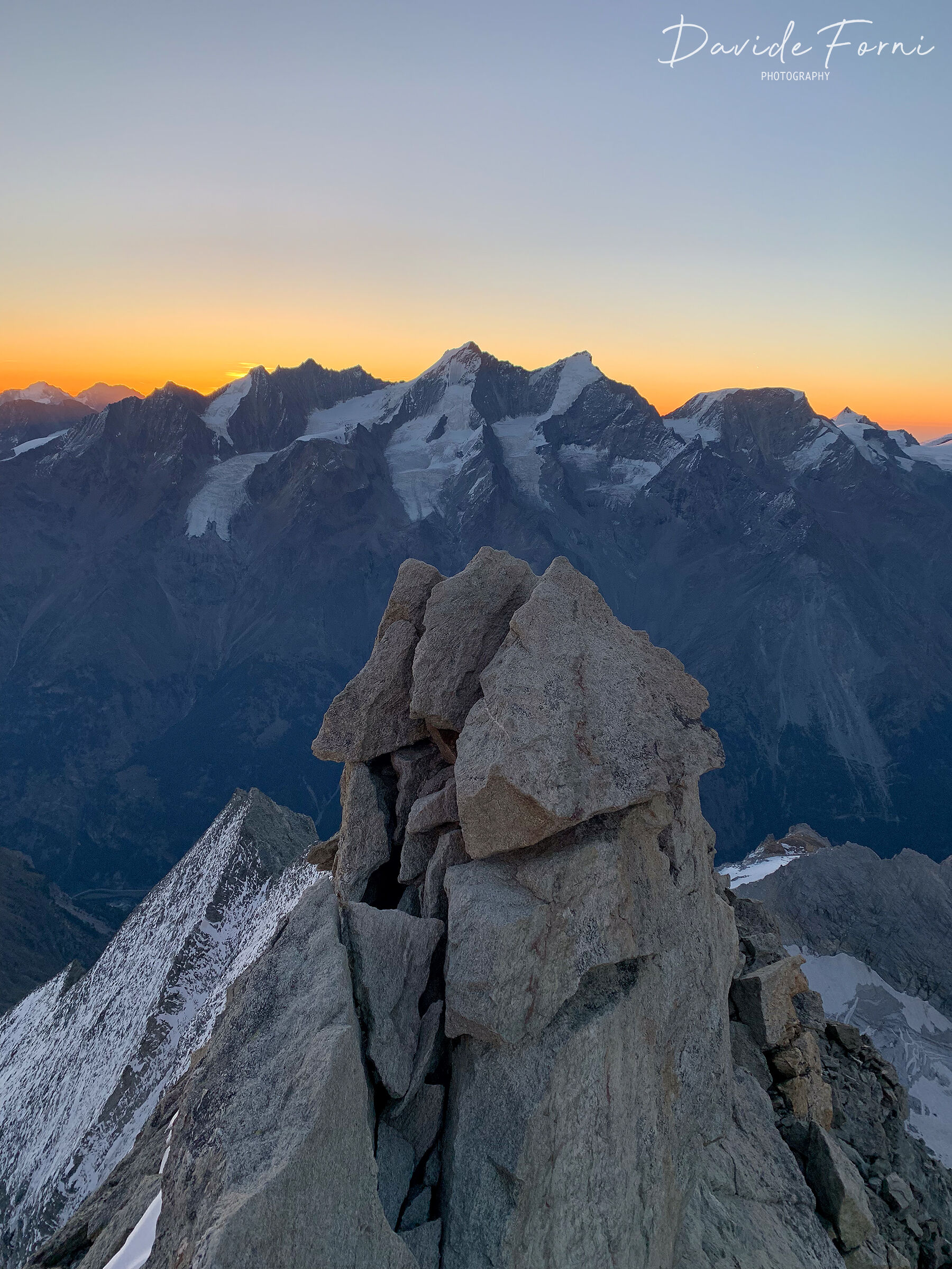 Arriva il sole sulla cresta est del Weisshorn