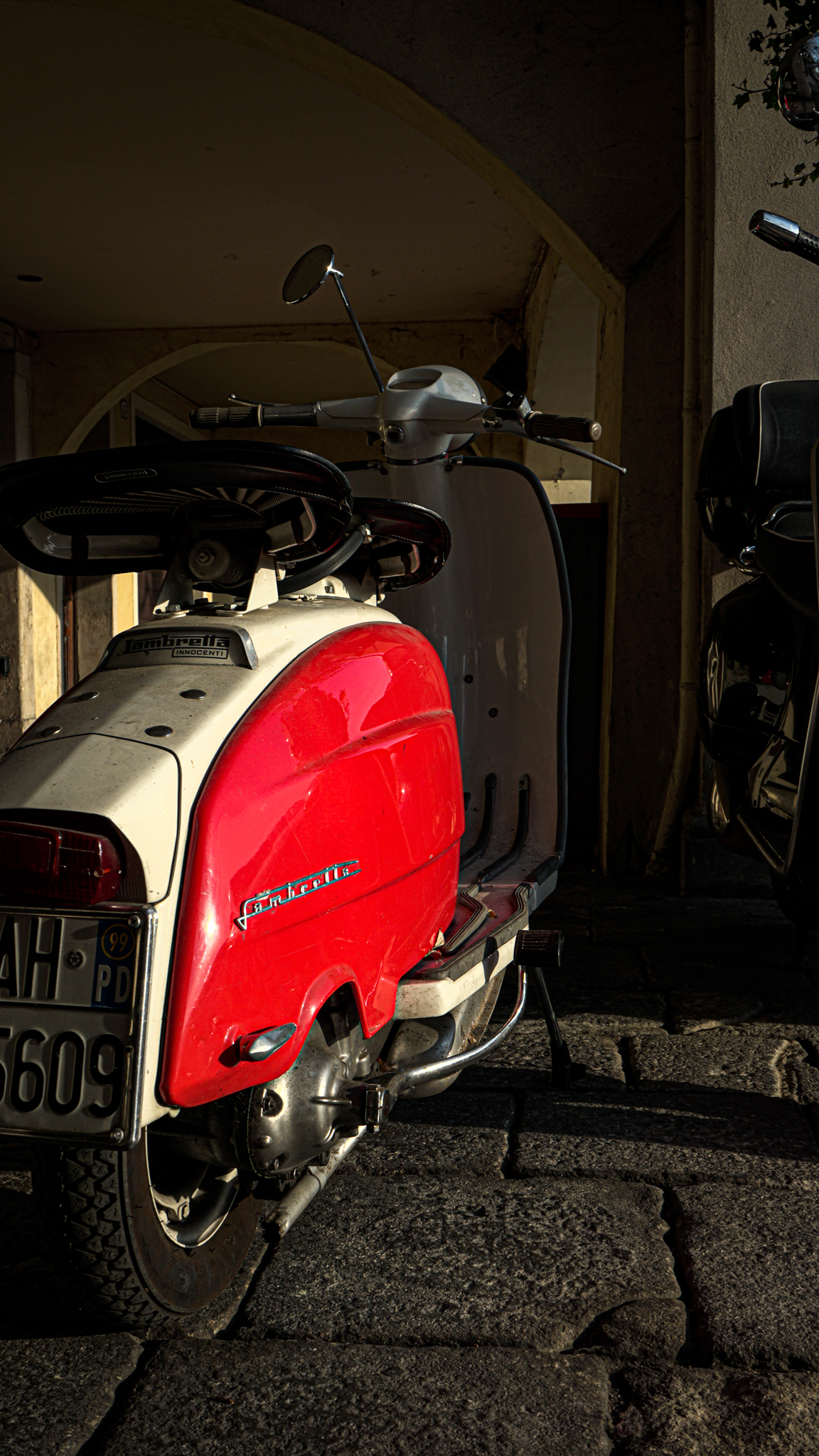 Motor scooter